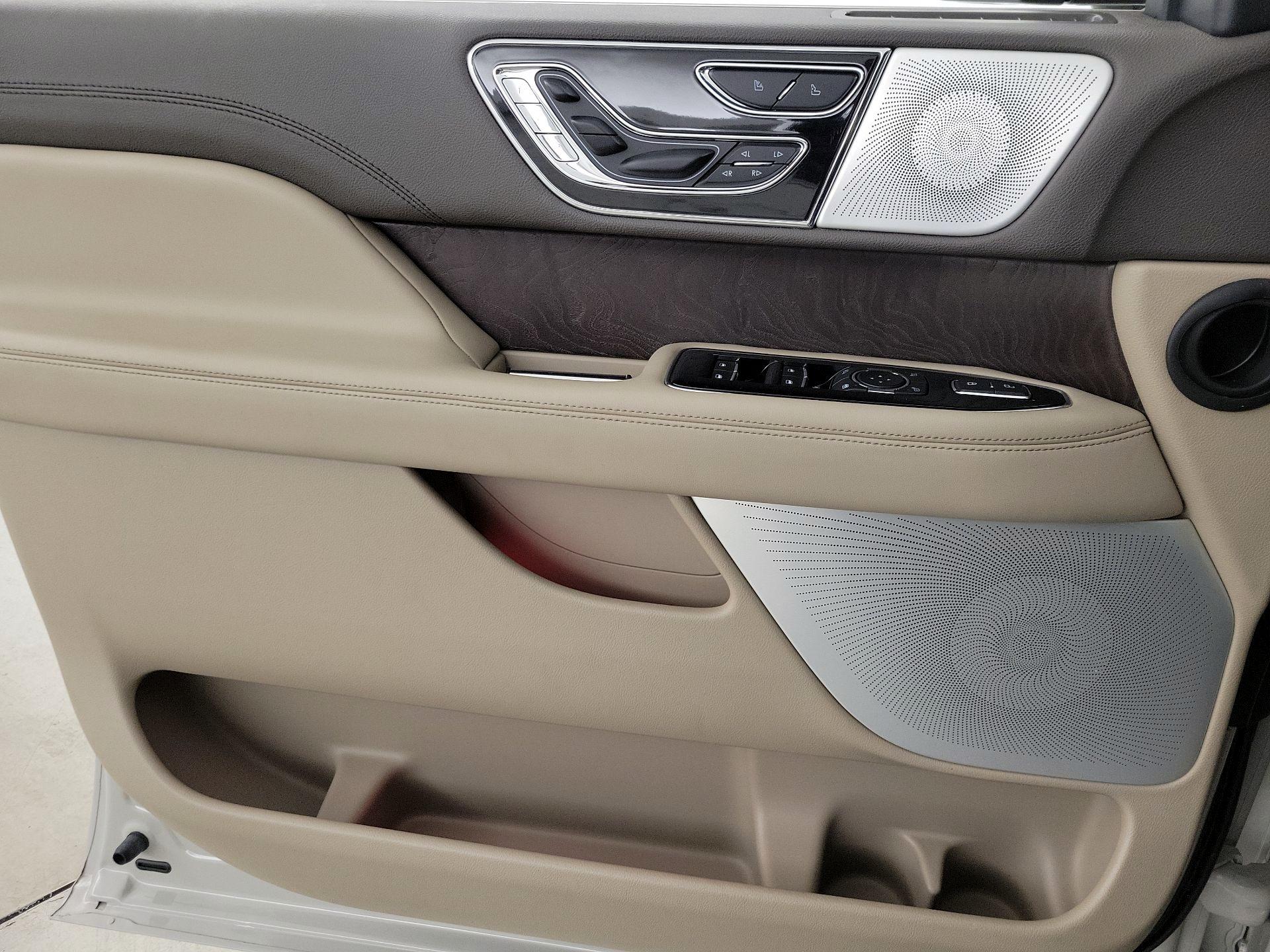 Thumbnail: 2023 Lincoln Navigator L - 12