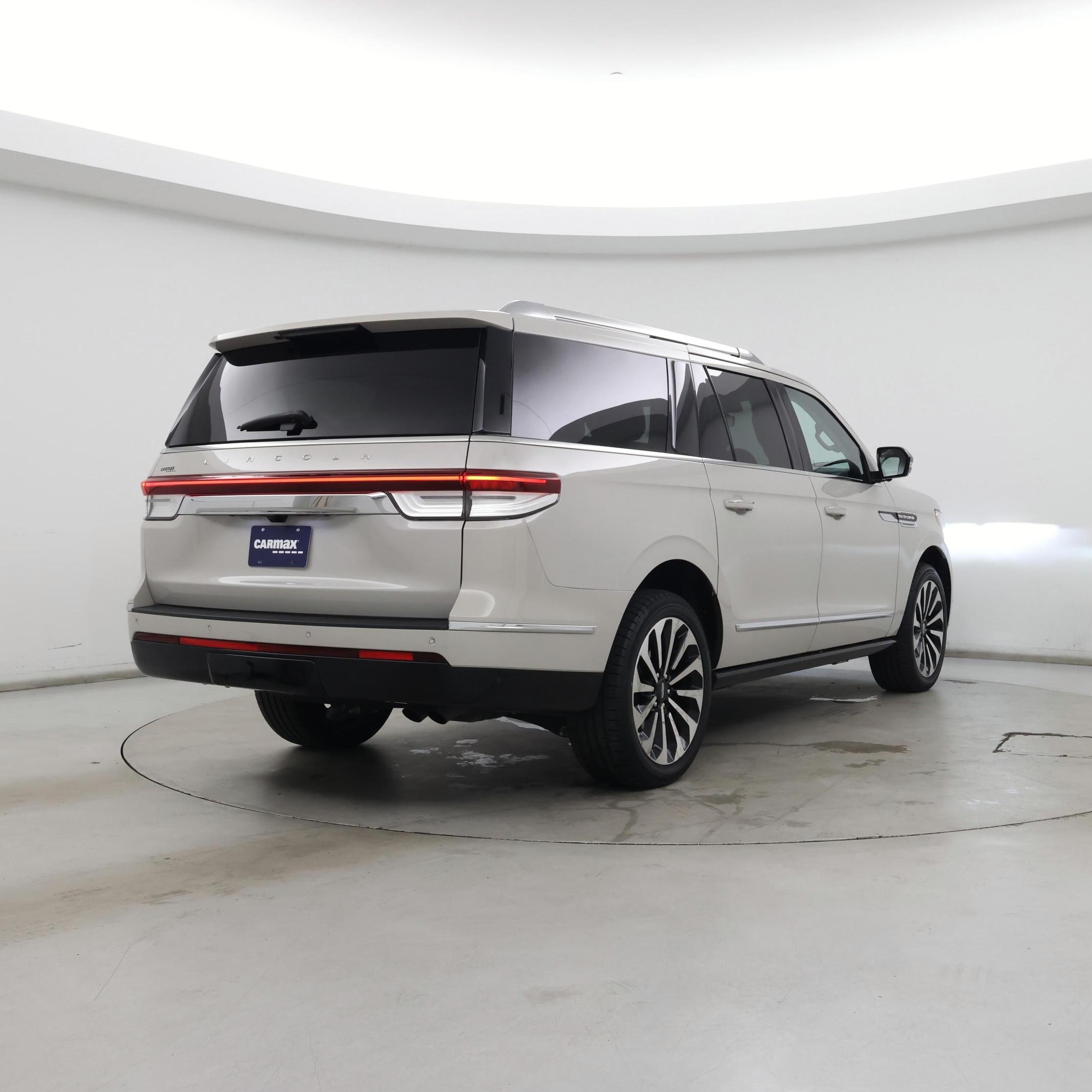 Thumbnail: 2023 Lincoln Navigator L - 8