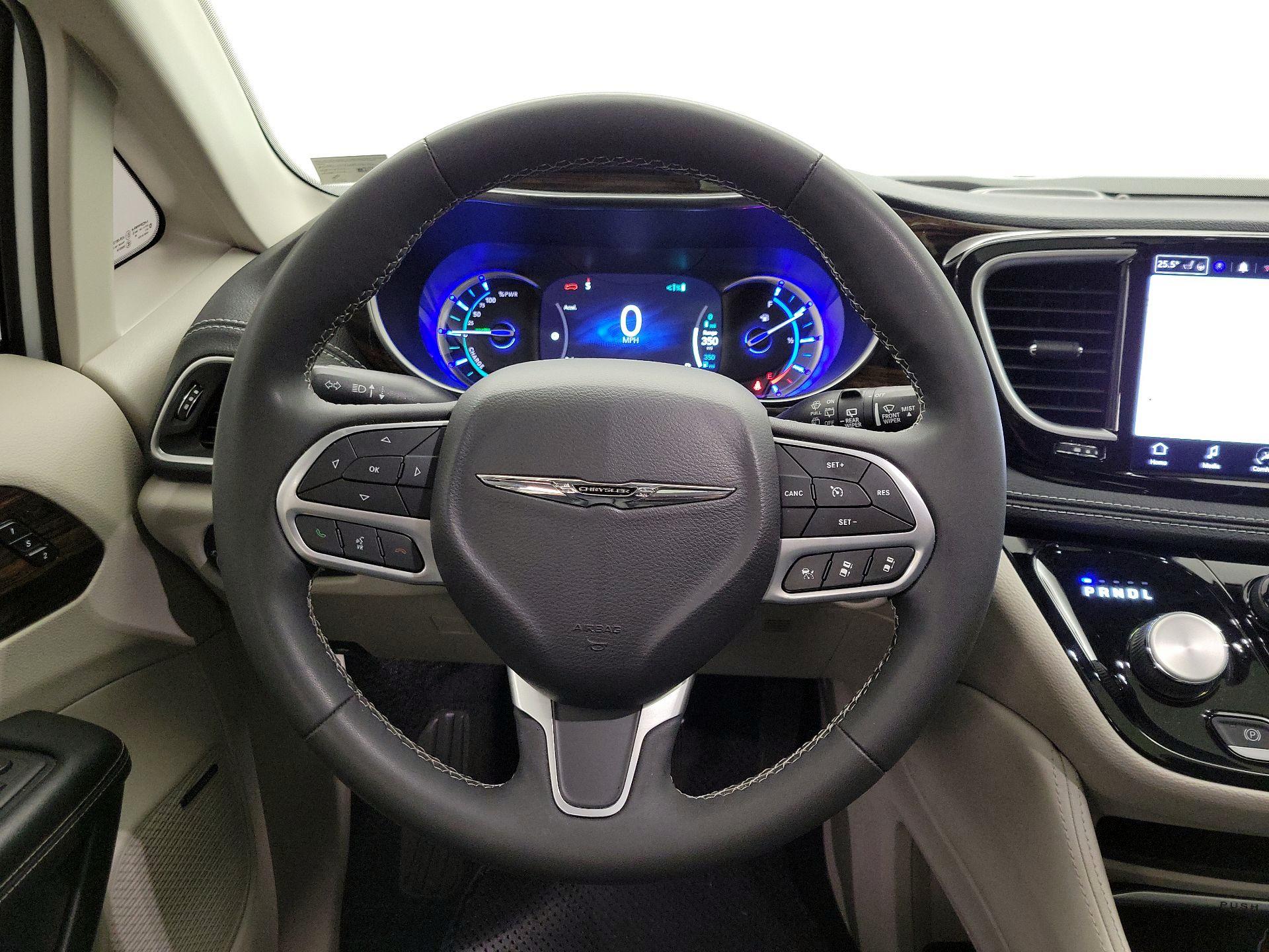 Thumbnail: 2022 Chrysler Pacifica - 10