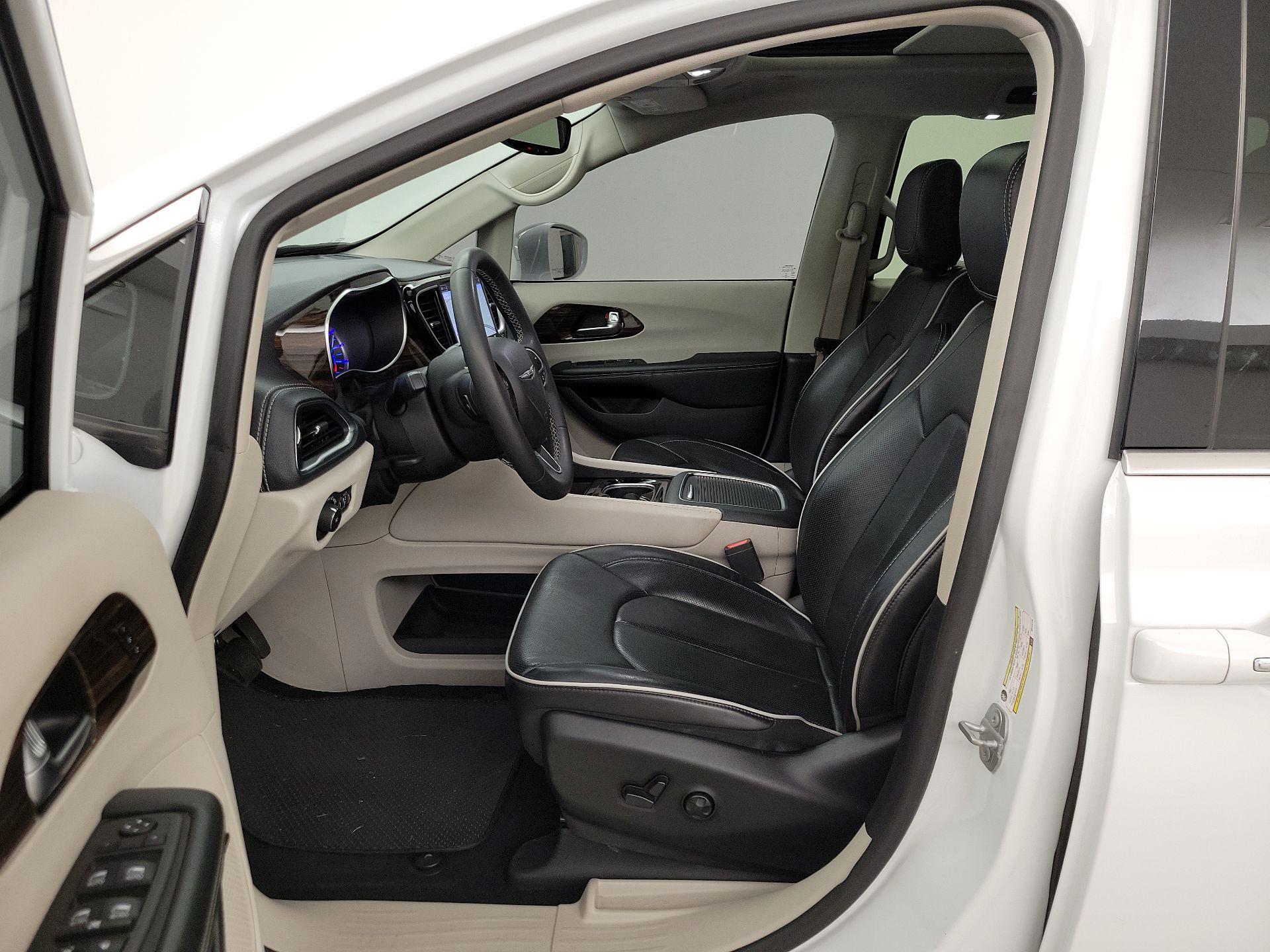 Thumbnail: 2022 Chrysler Pacifica - 11