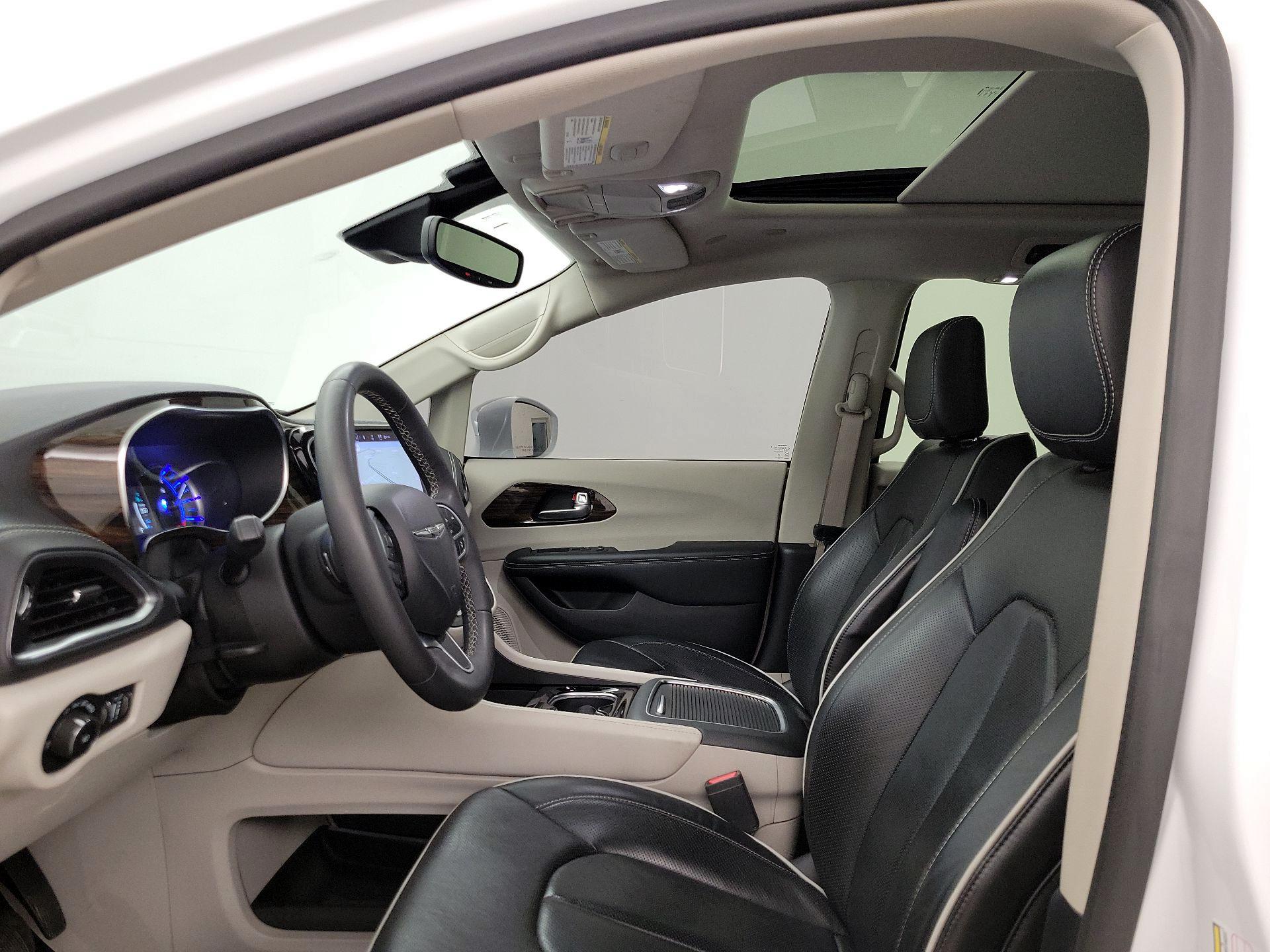 Thumbnail: 2022 Chrysler Pacifica - 20