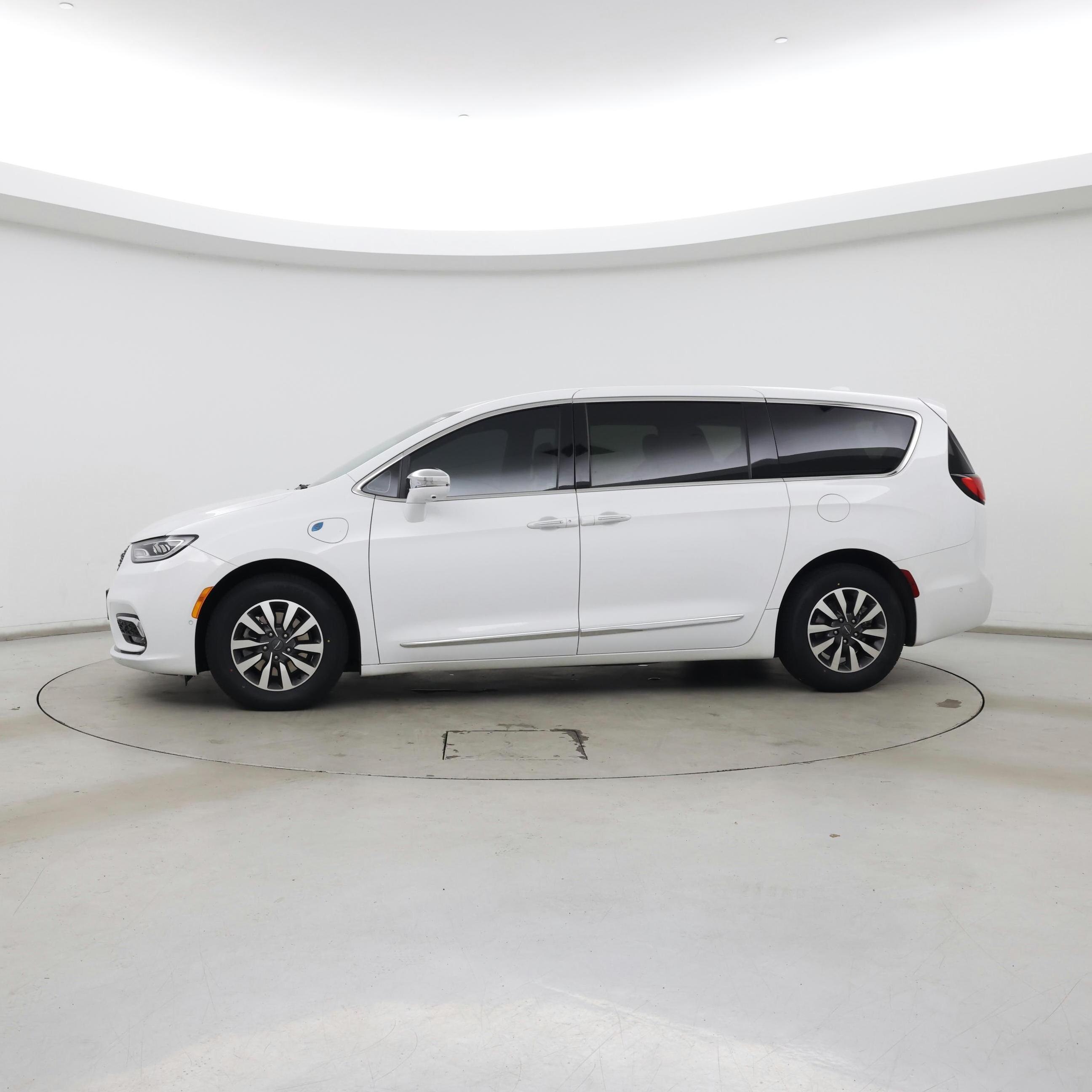 Thumbnail: 2022 Chrysler Pacifica - 3