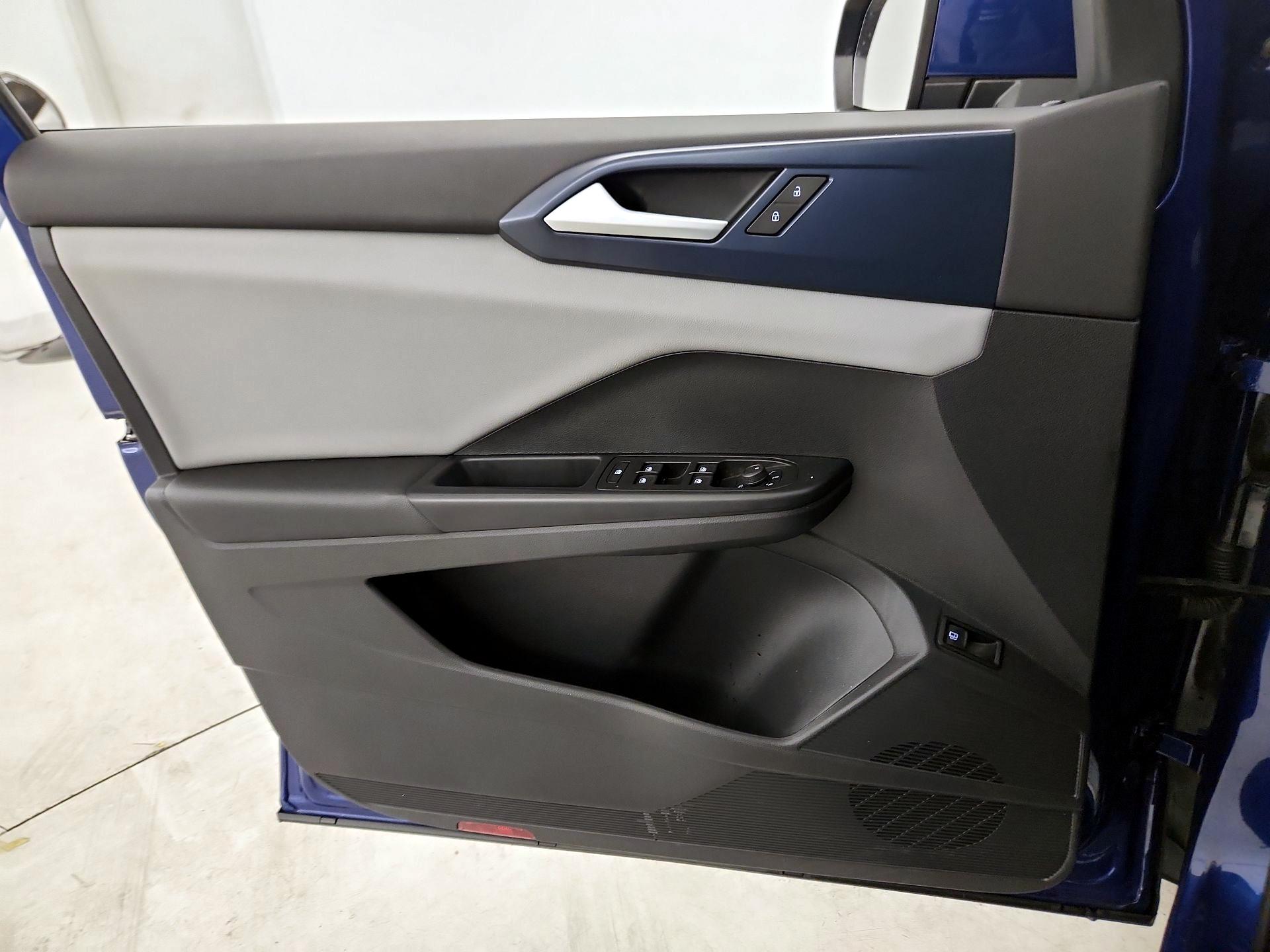 Thumbnail: 2022 Volkswagen Taos - 12