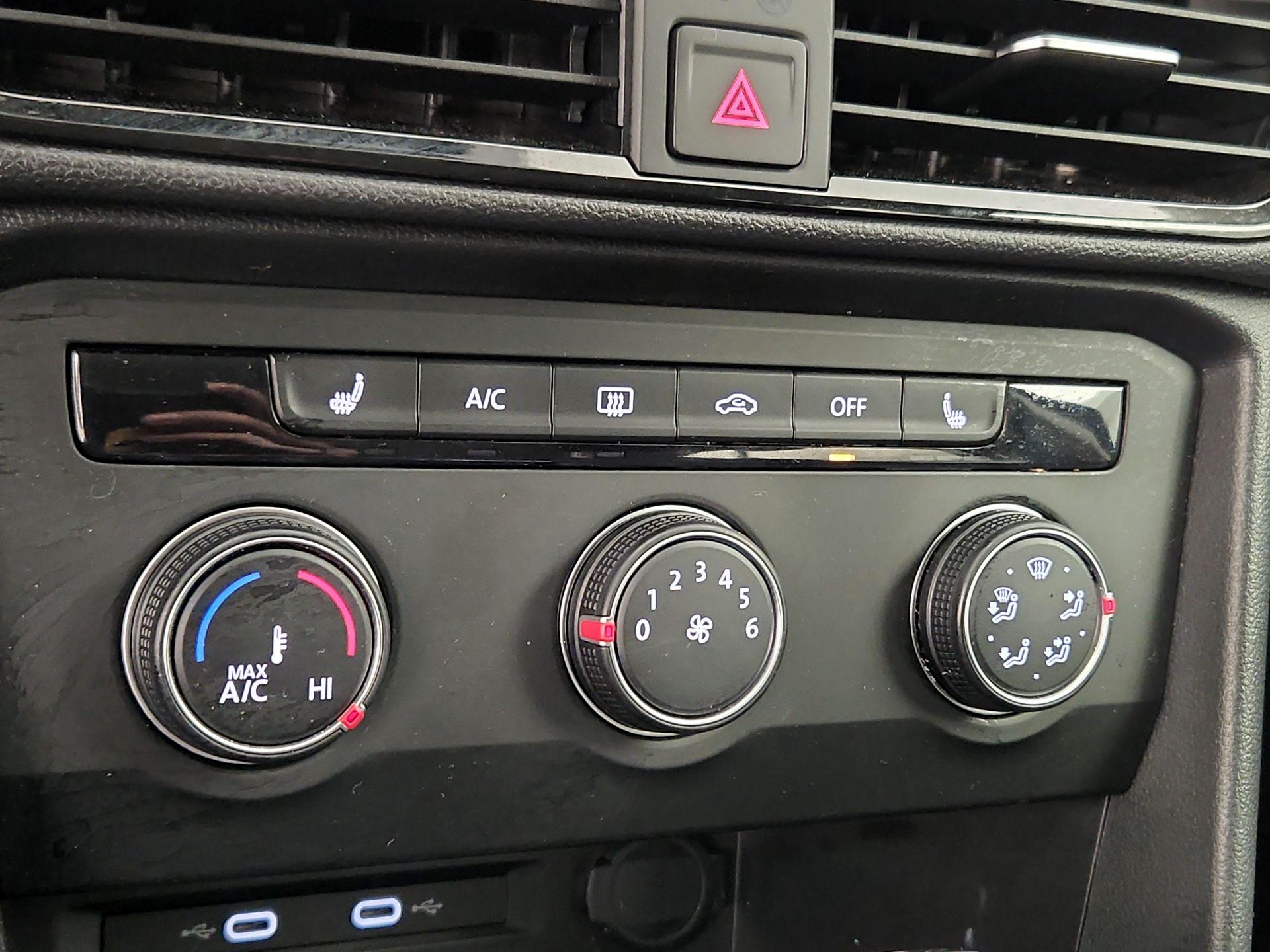 Thumbnail: 2022 Volkswagen Taos - 16