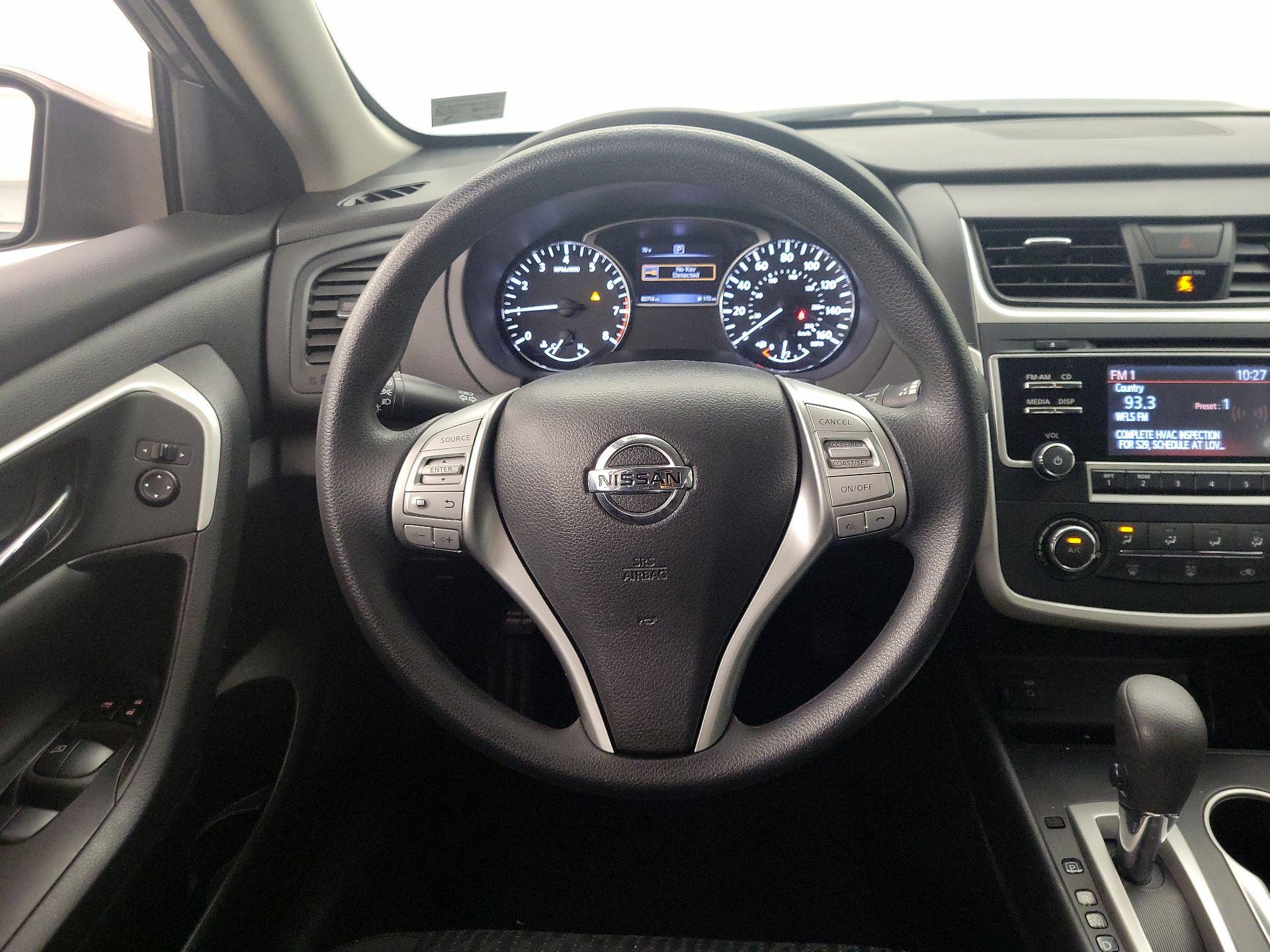Thumbnail: 2016 Nissan Altima - 10
