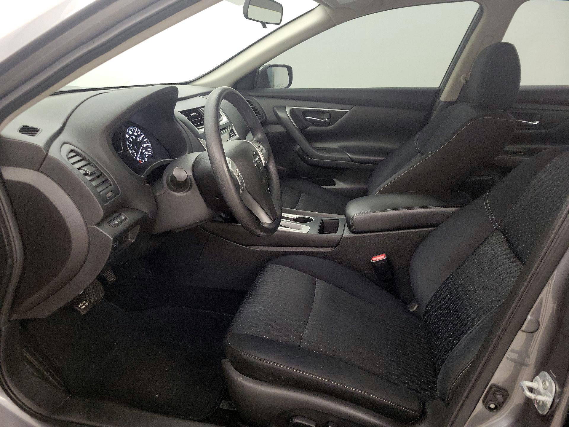 Thumbnail: 2016 Nissan Altima - 11