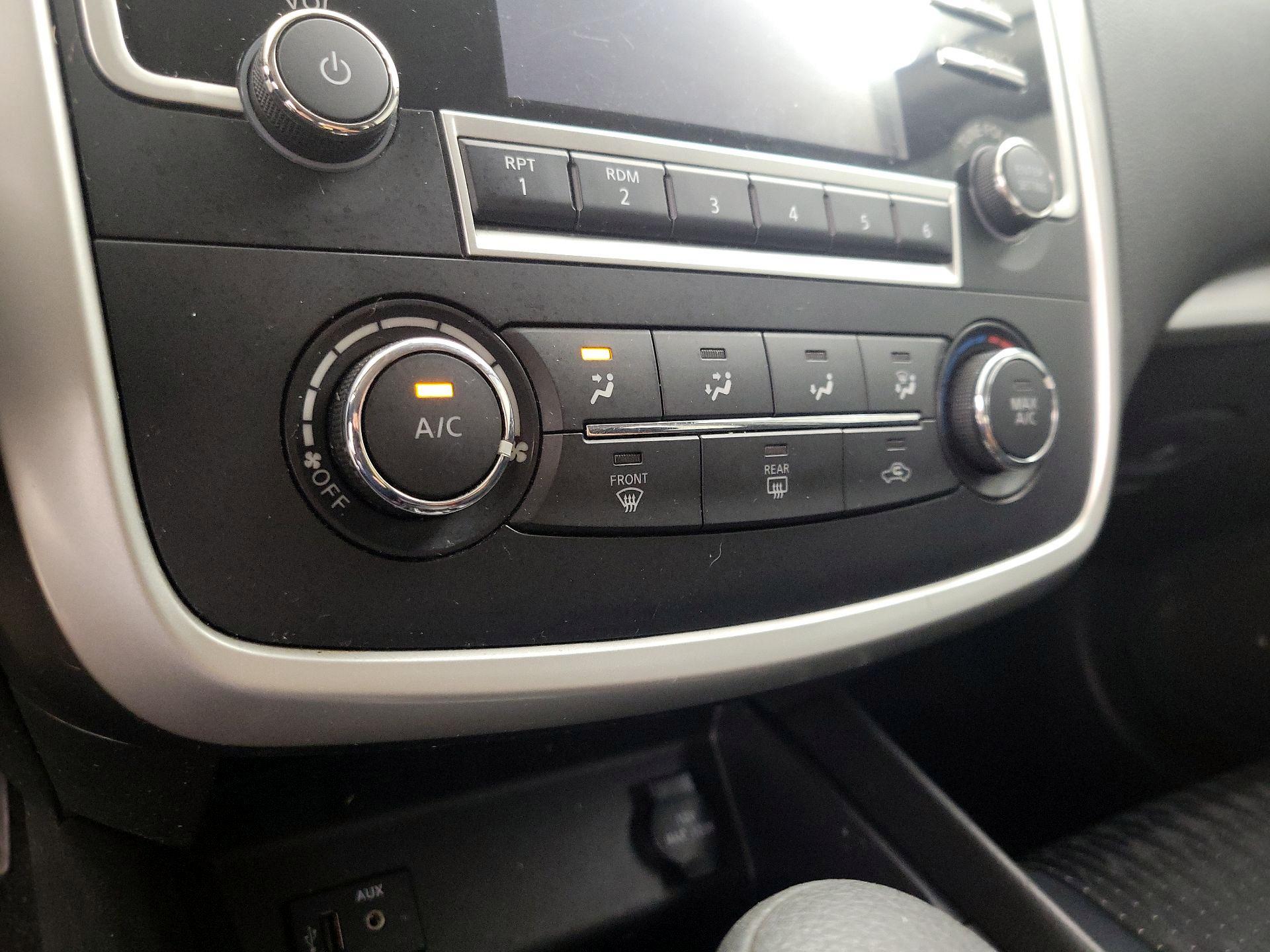 Thumbnail: 2016 Nissan Altima - 16