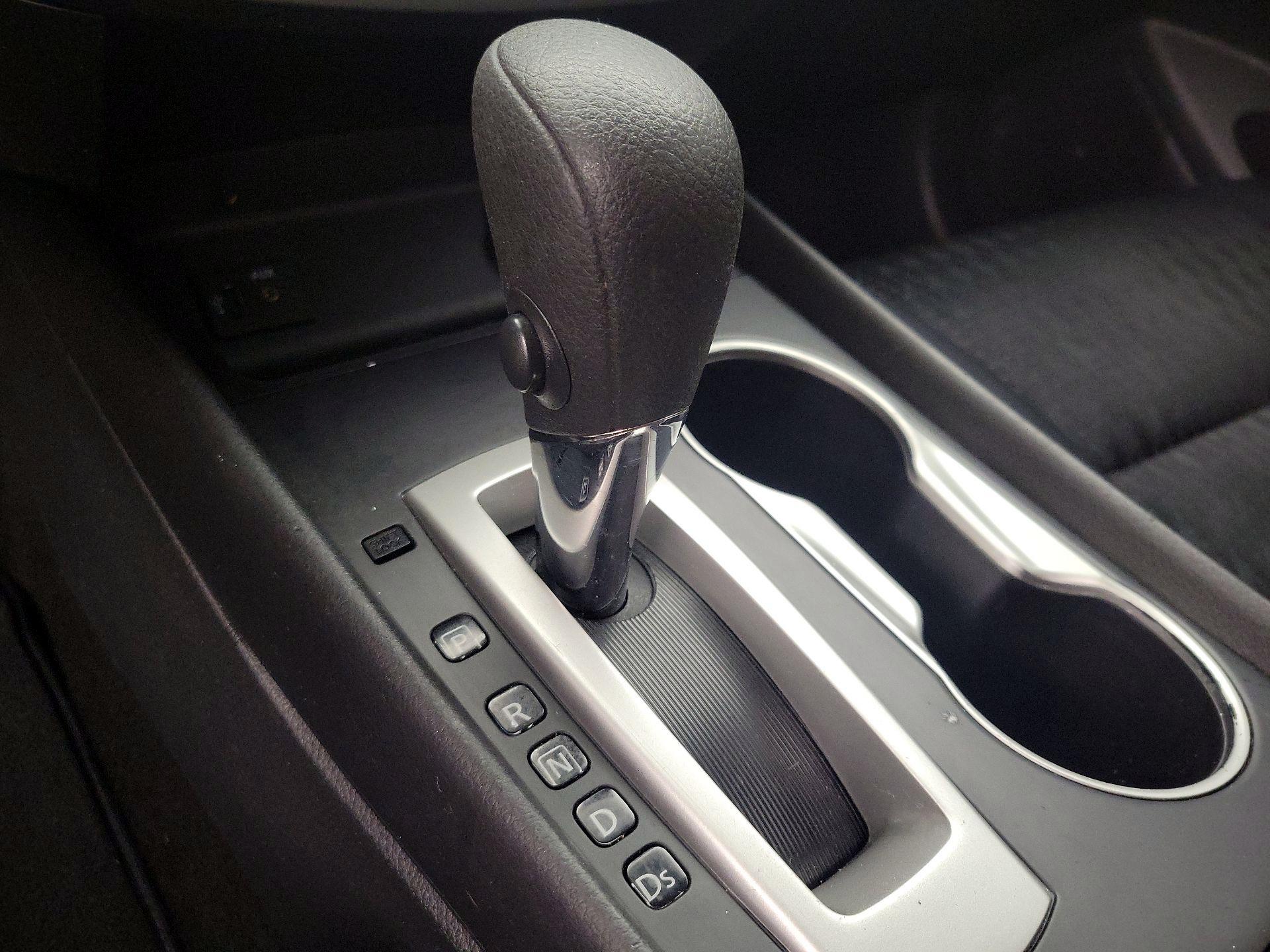 Thumbnail: 2016 Nissan Altima - 17