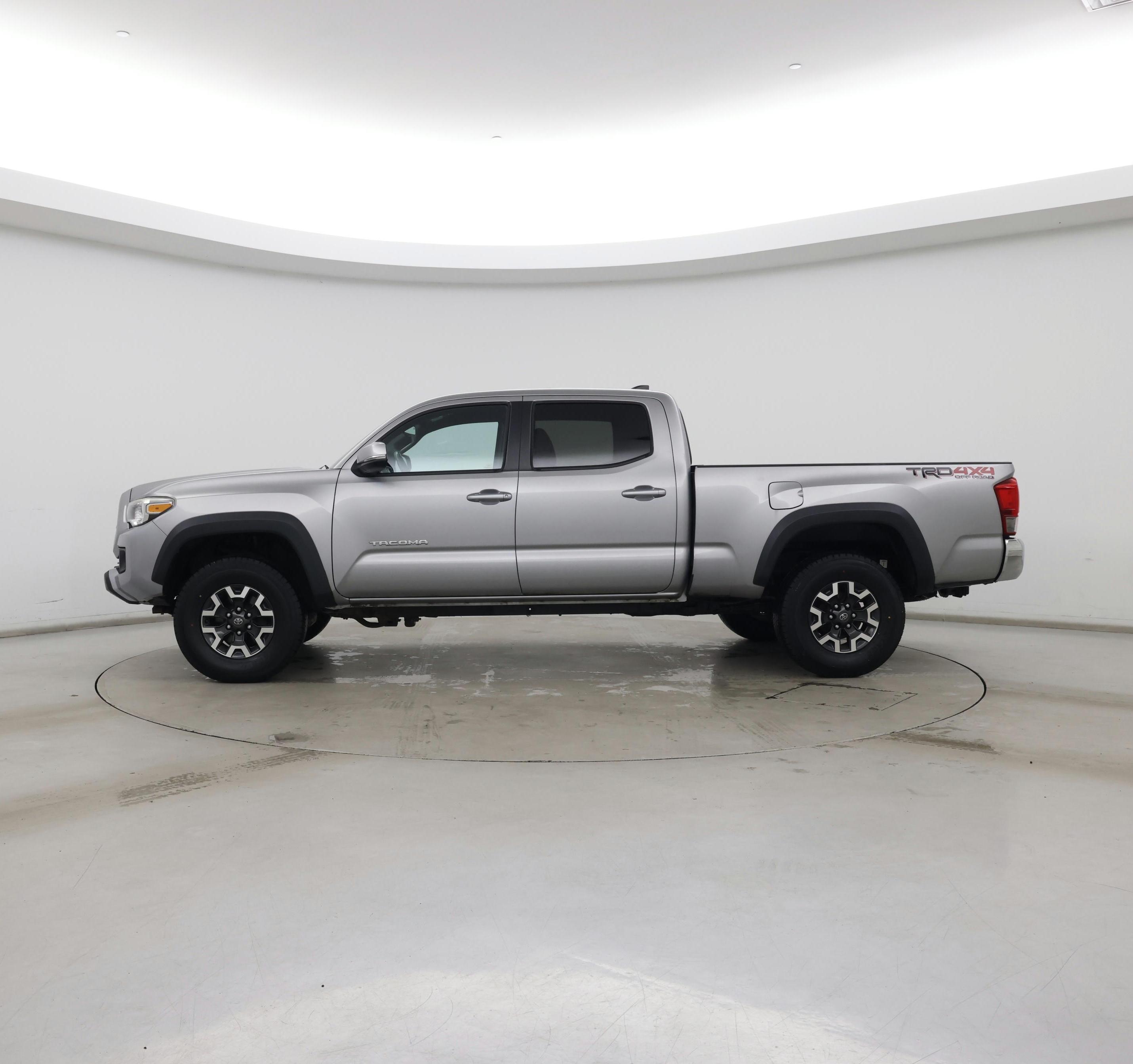 Thumbnail: 2017 Toyota Tacoma - 3