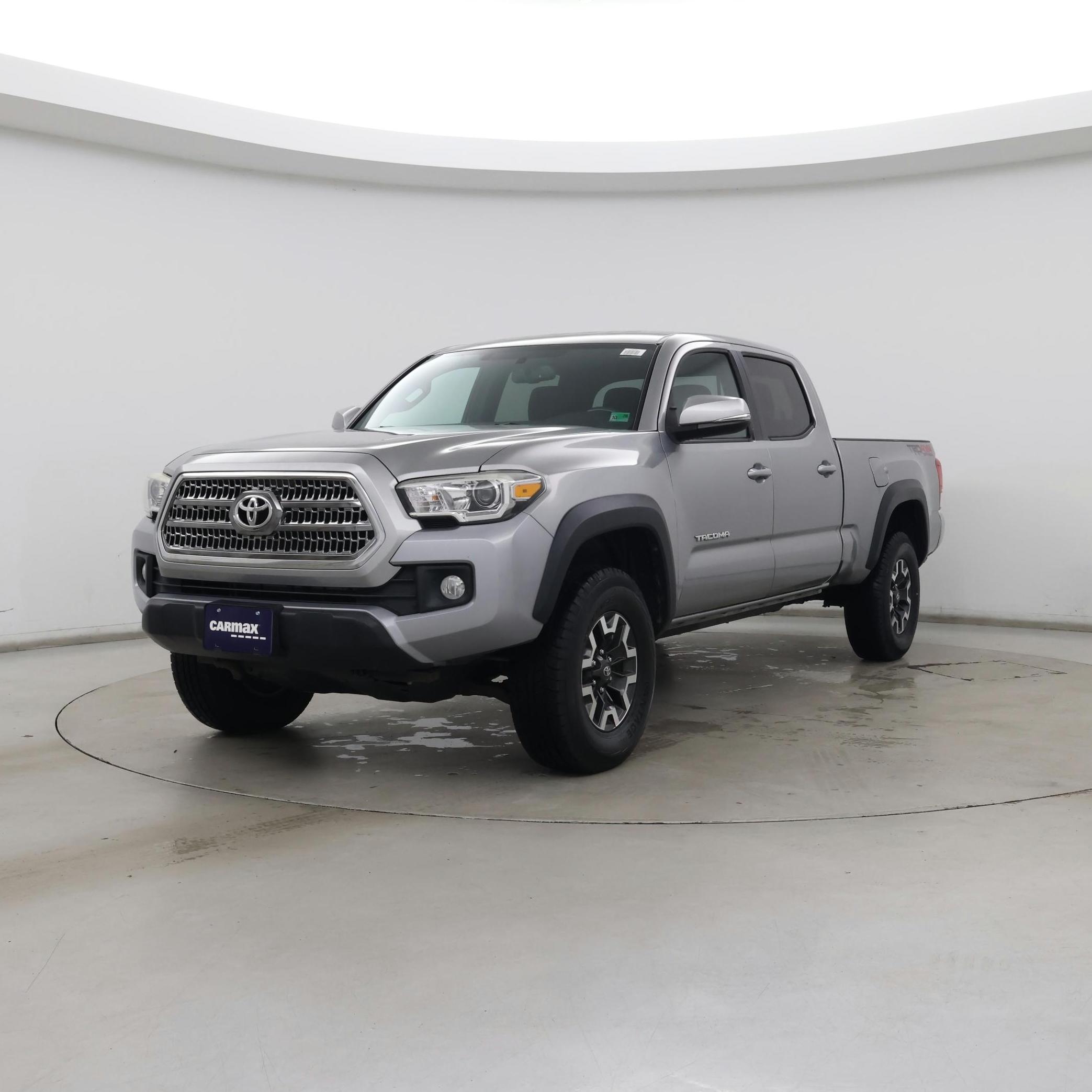 Thumbnail: 2017 Toyota Tacoma - 4