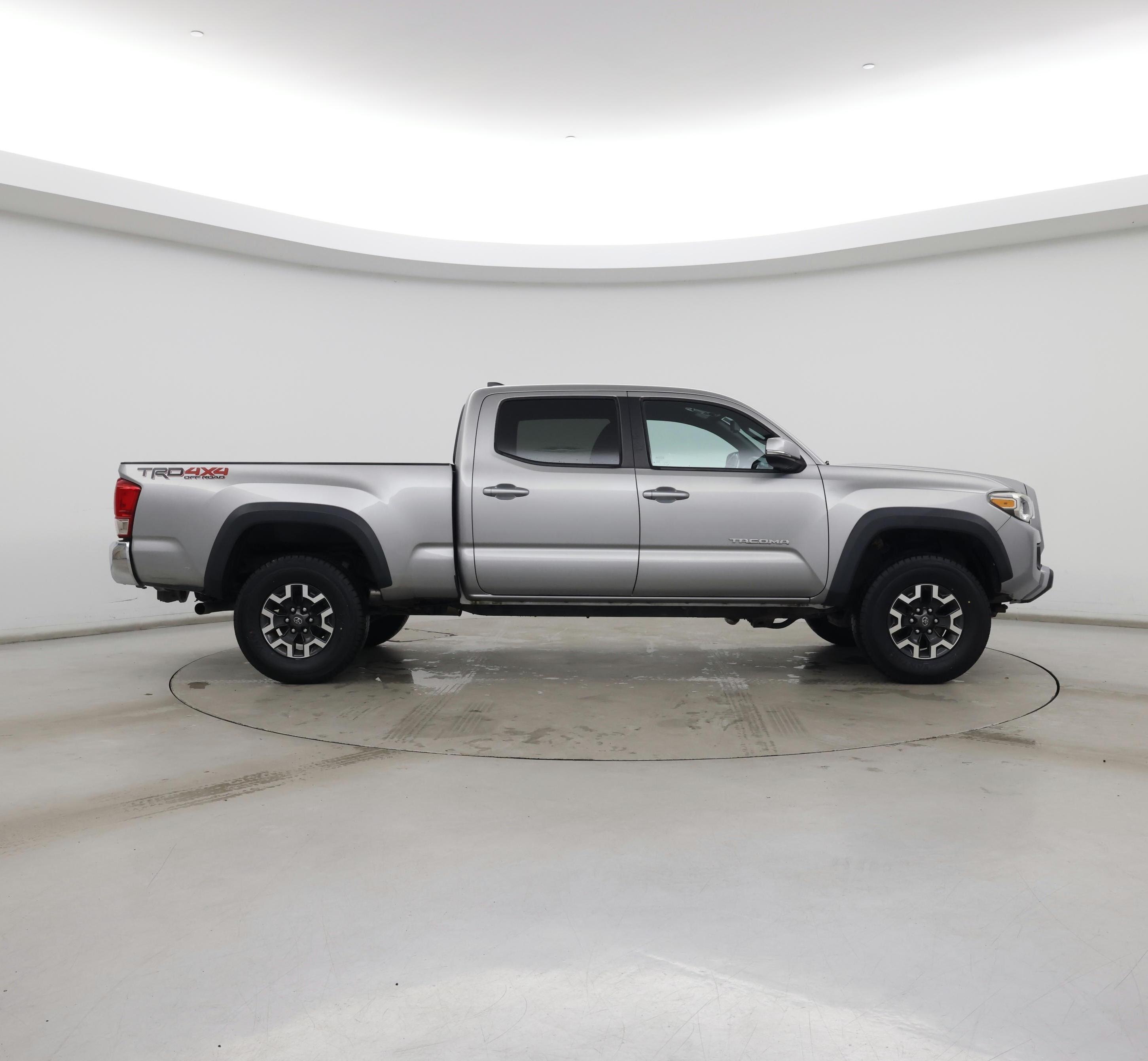 Thumbnail: 2017 Toyota Tacoma - 7