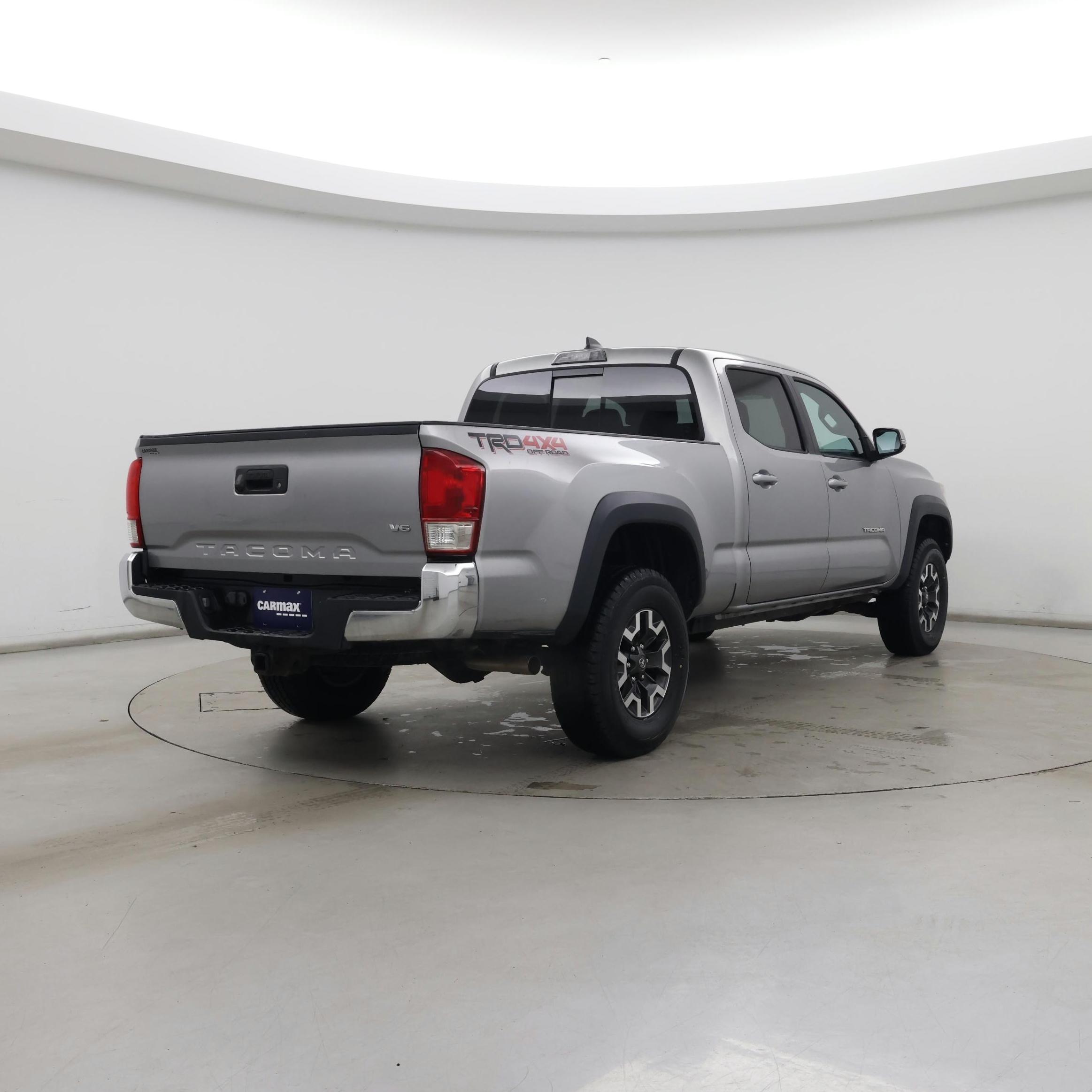 Thumbnail: 2017 Toyota Tacoma - 8