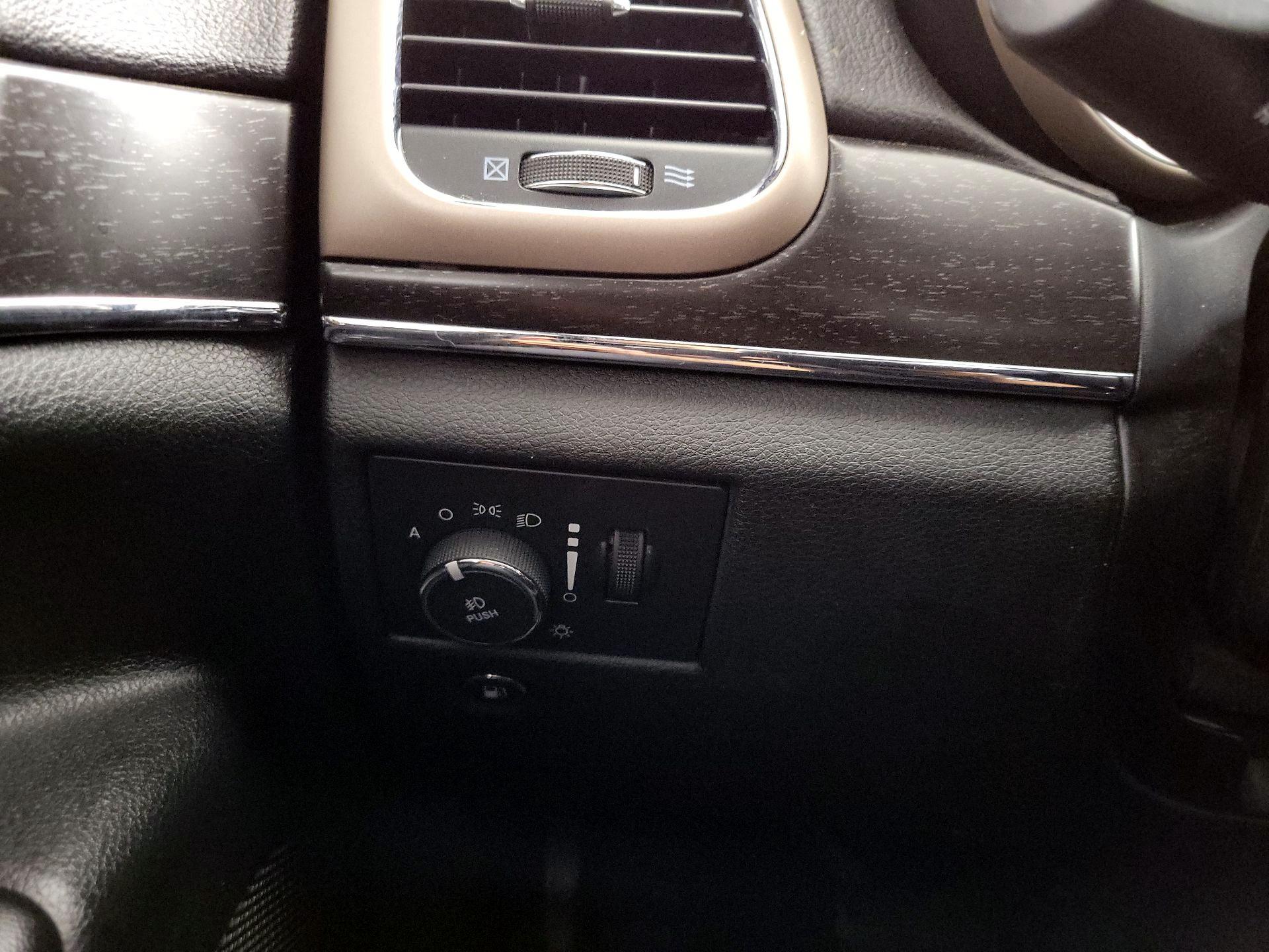 Thumbnail: 2015 Jeep Grand Cherokee - 13