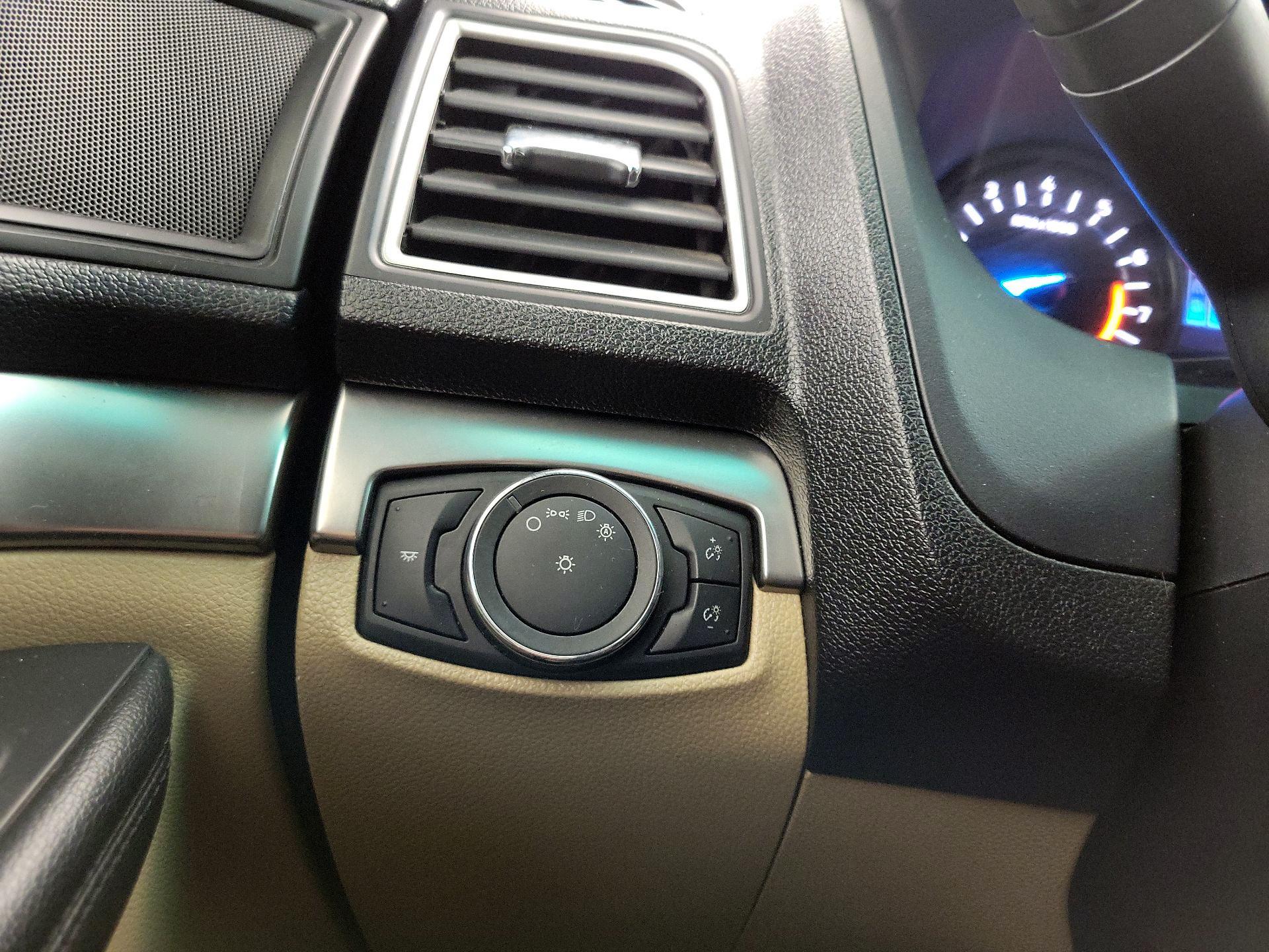 Thumbnail: 2016 Ford Explorer - 13
