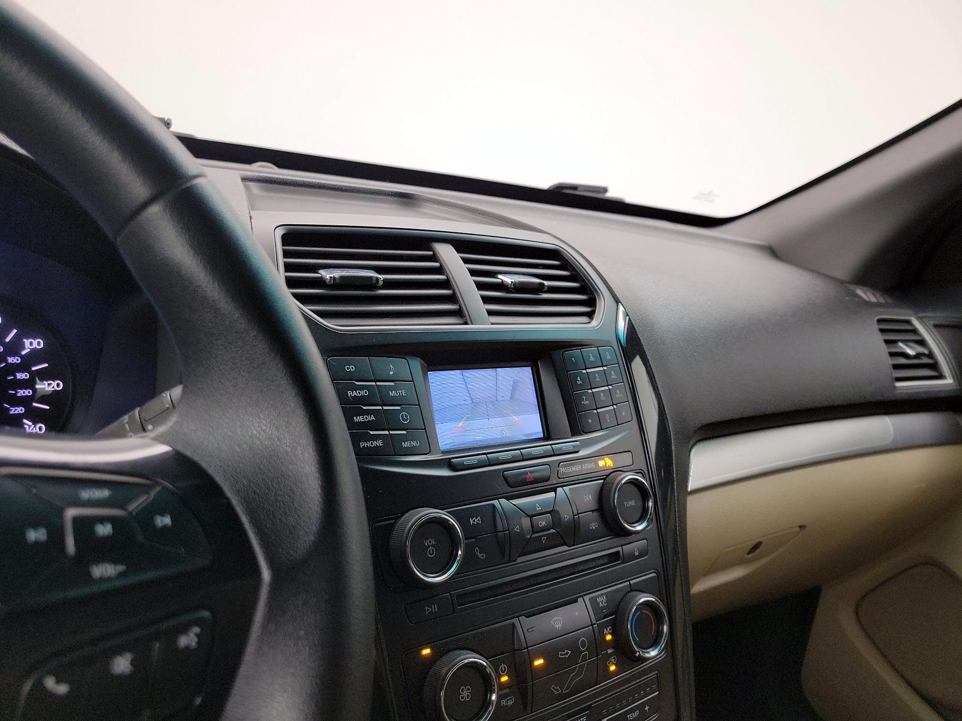 Thumbnail: 2016 Ford Explorer - 14