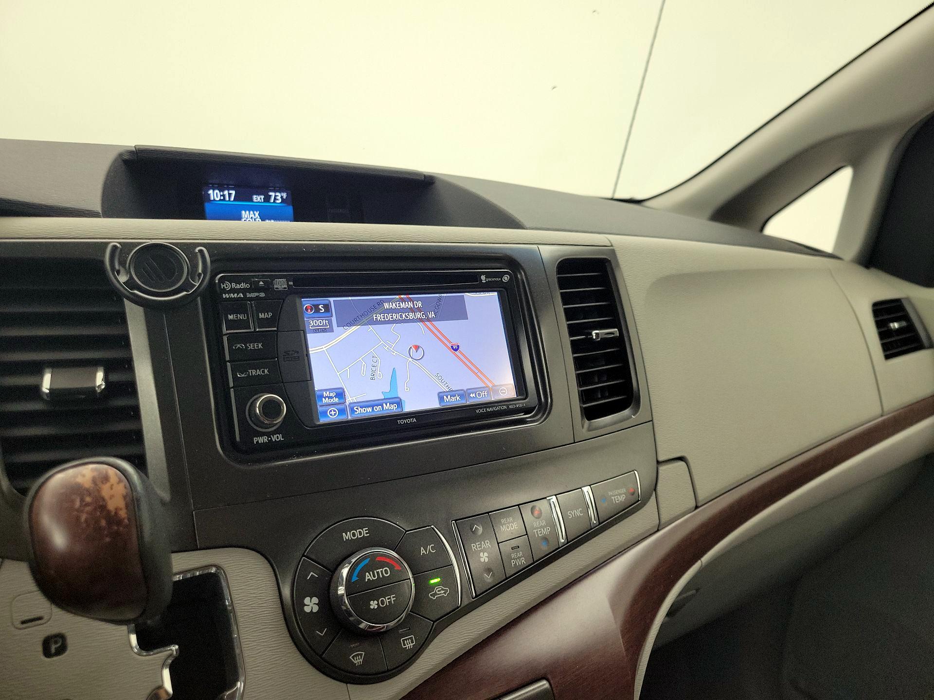 Thumbnail: 2014 Toyota Sienna - 14
