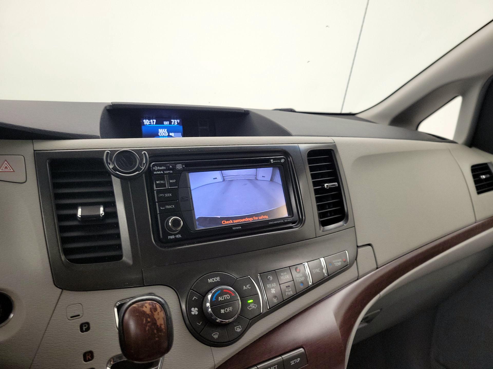 Thumbnail: 2014 Toyota Sienna - 15