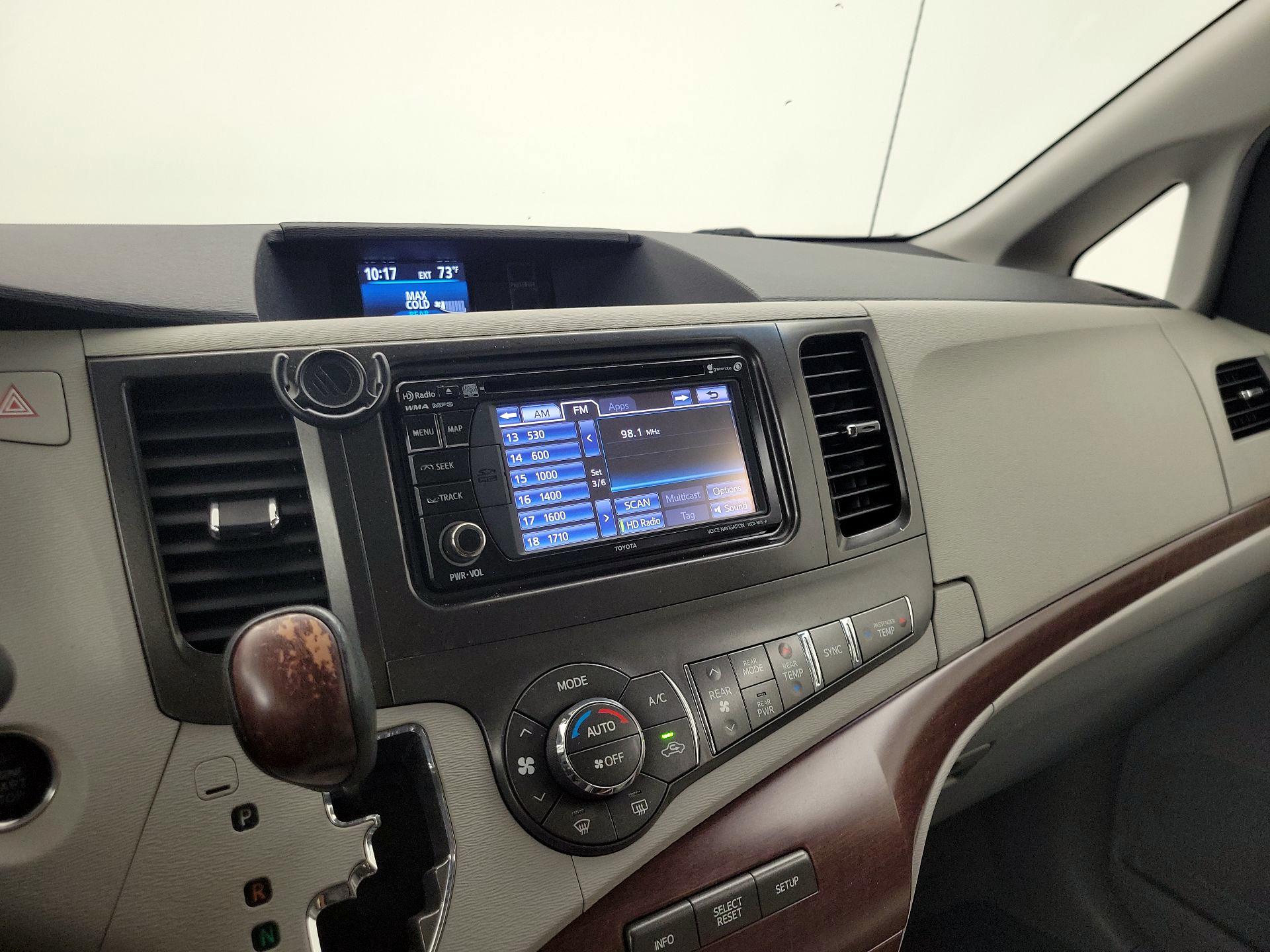 Thumbnail: 2014 Toyota Sienna - 16