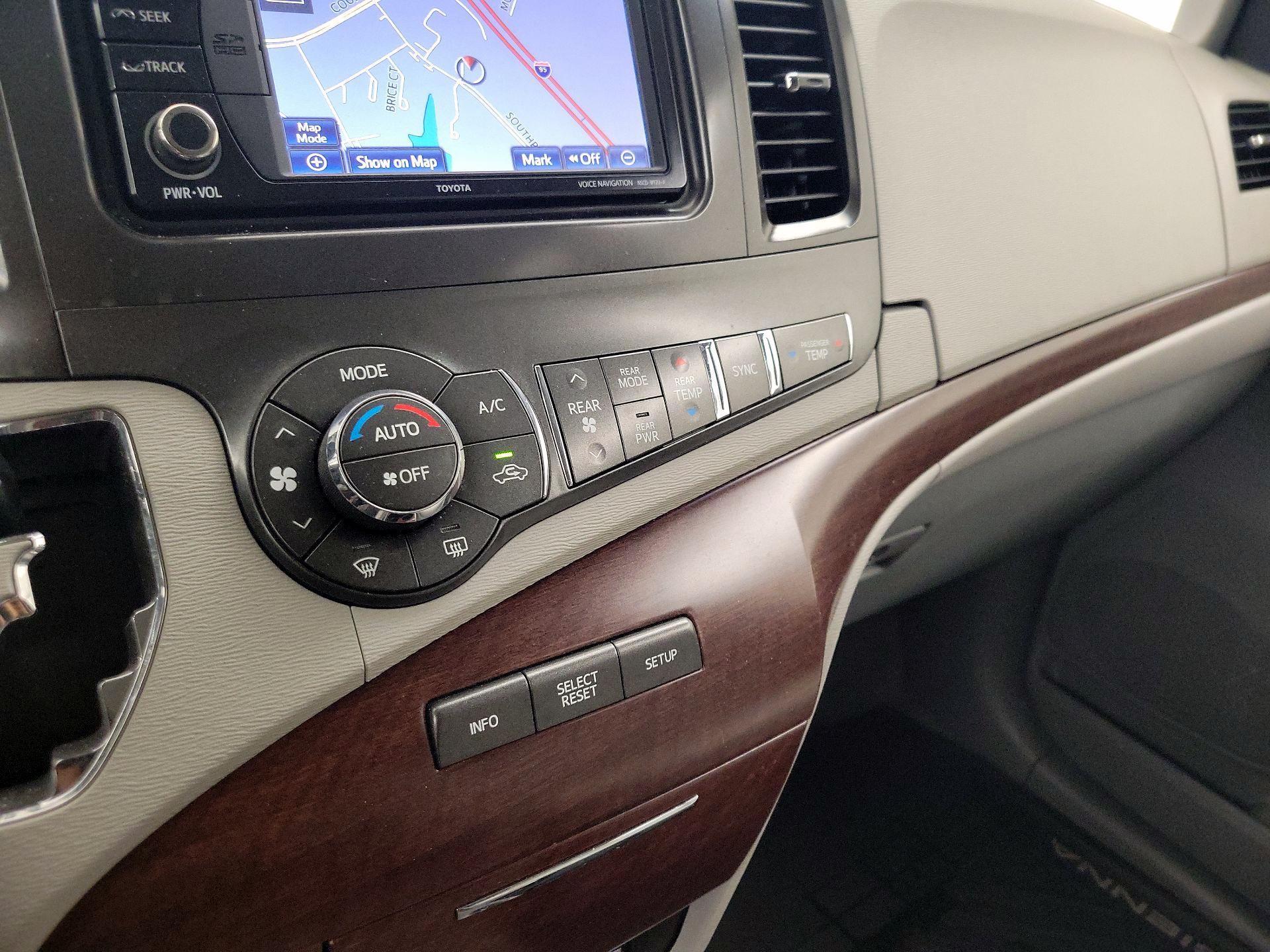 Thumbnail: 2014 Toyota Sienna - 17