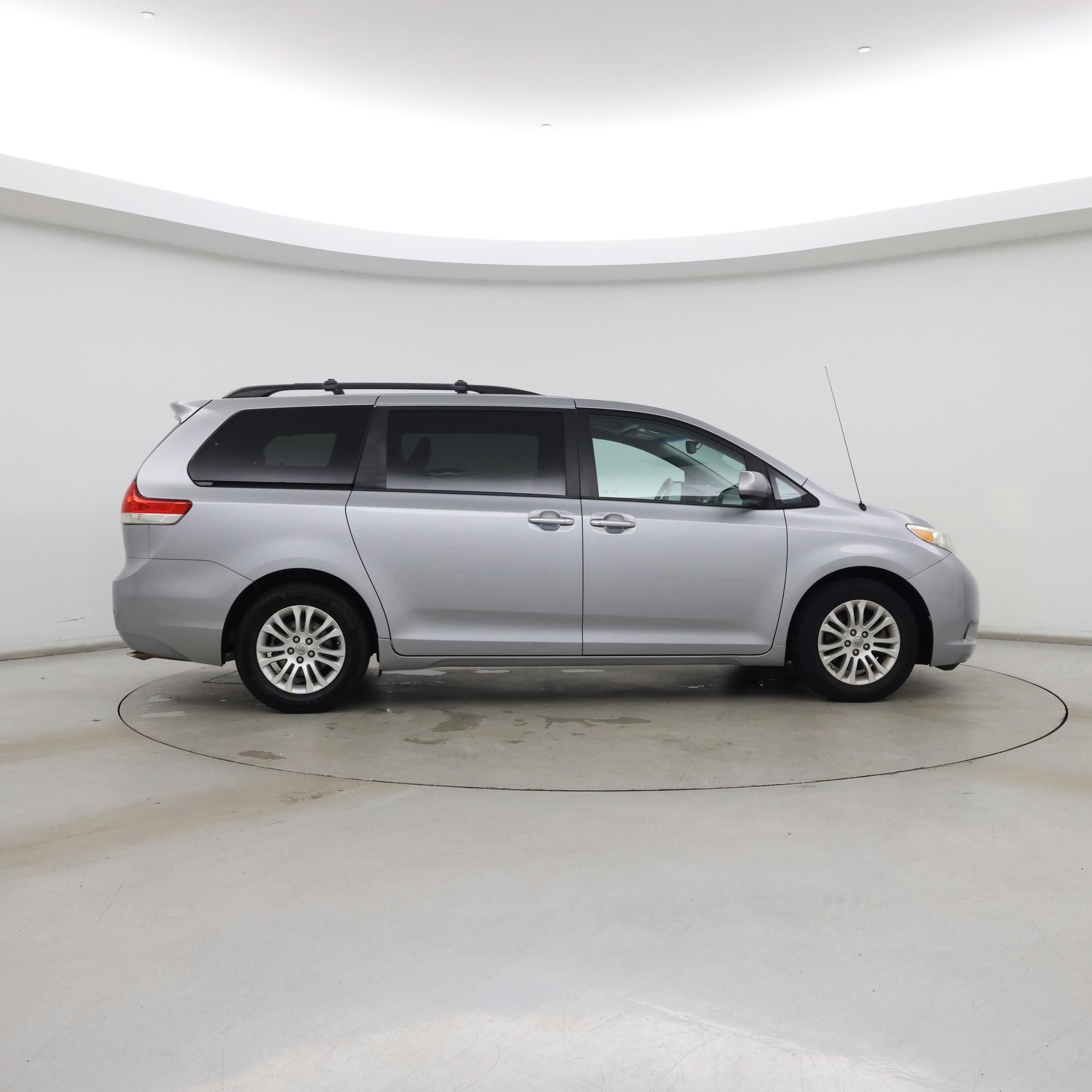 Thumbnail: 2014 Toyota Sienna - 7