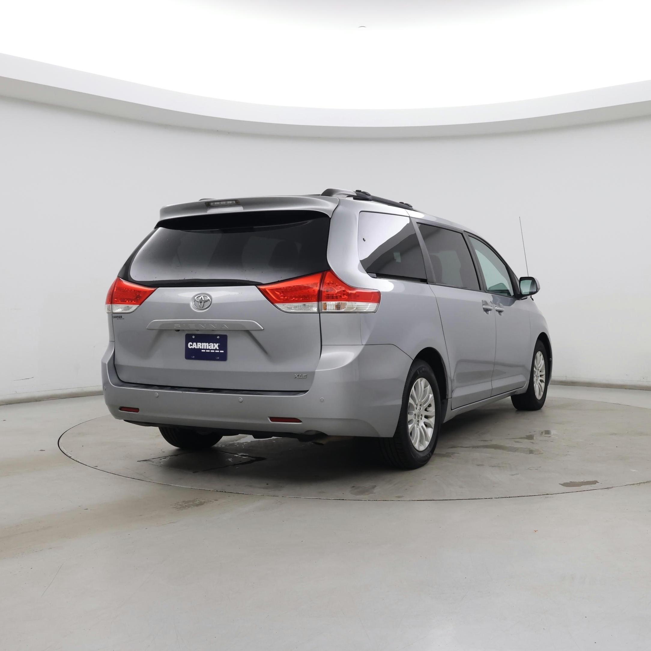 Thumbnail: 2014 Toyota Sienna - 8