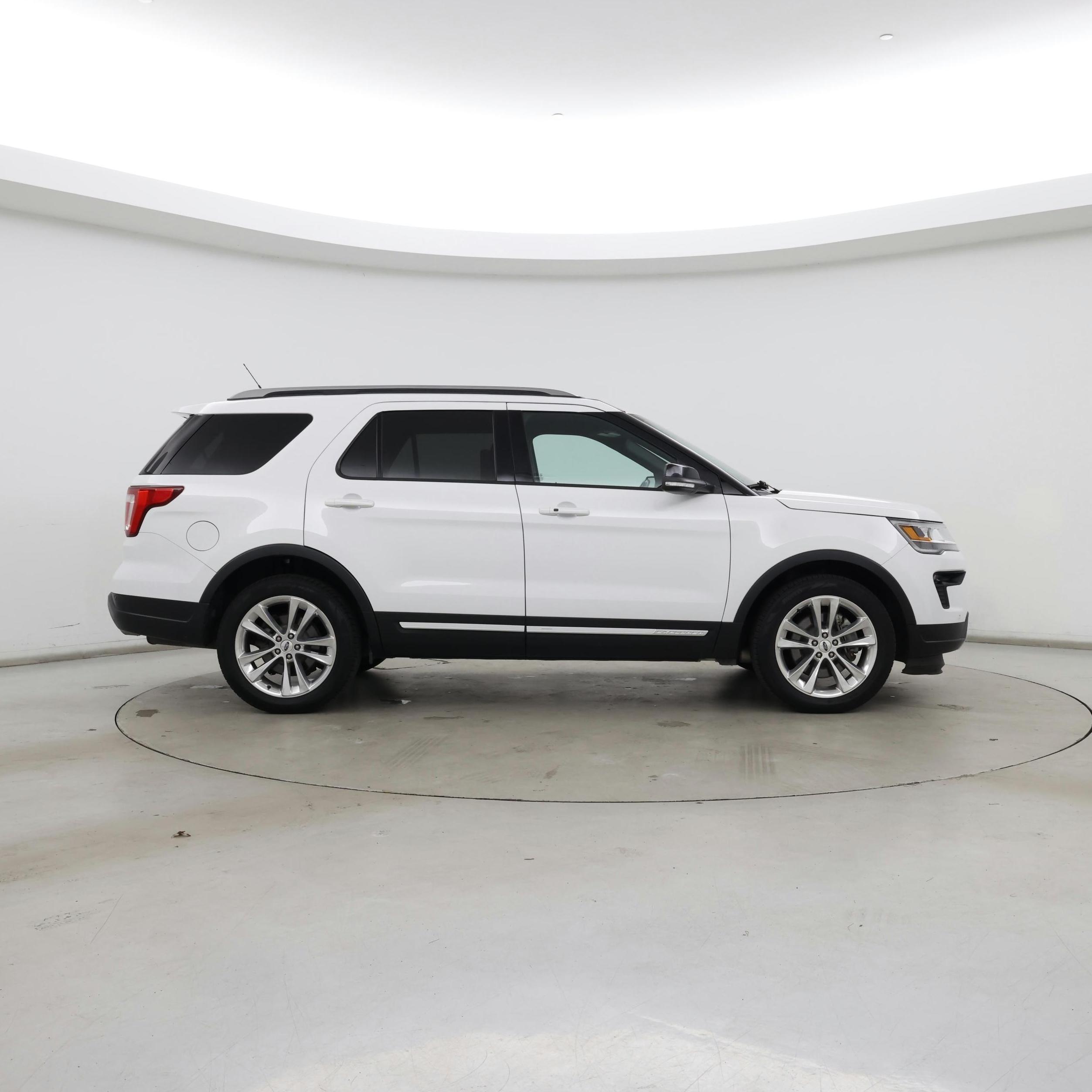 Thumbnail: 2018 Ford Explorer - 7