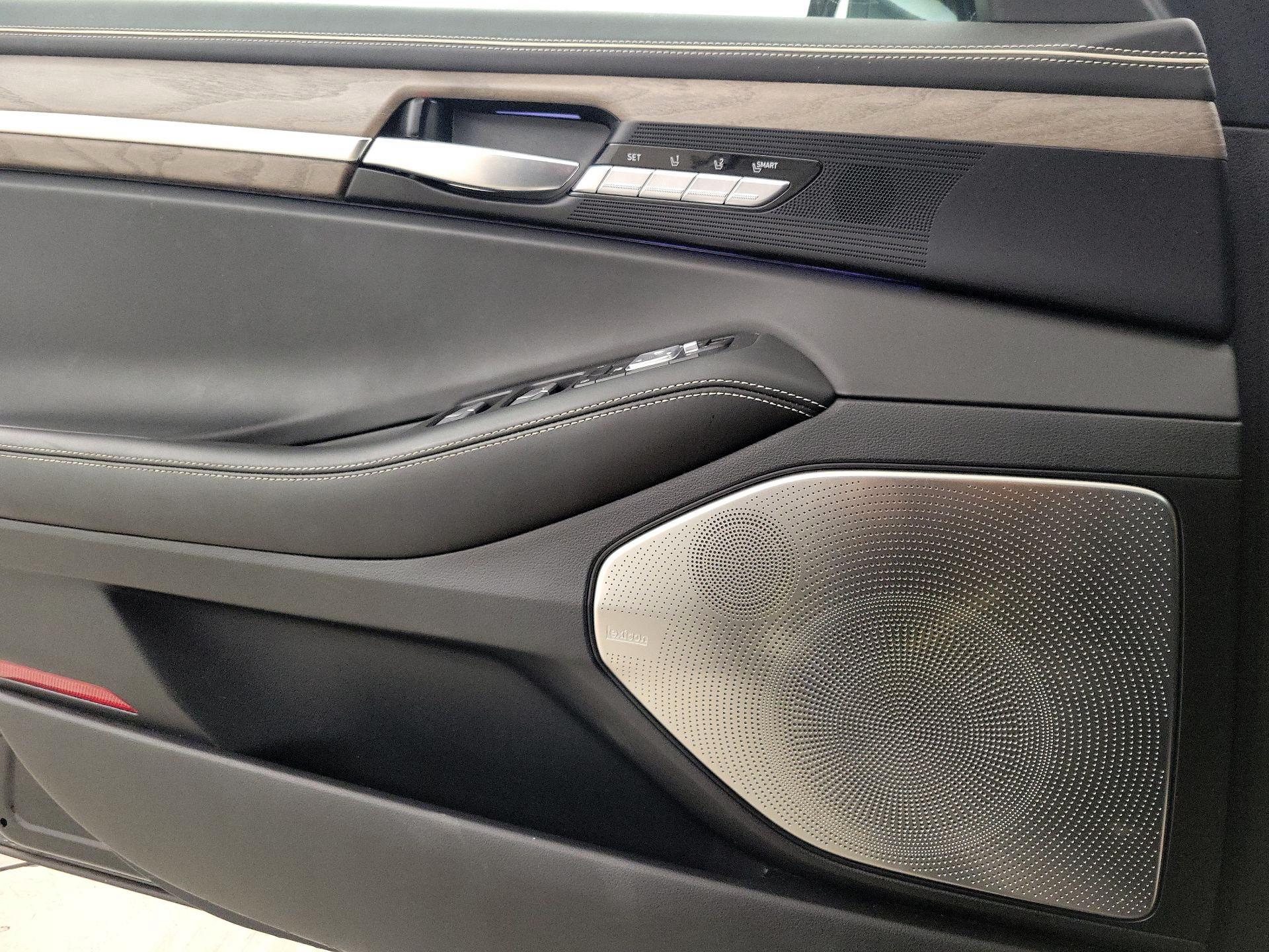 Thumbnail: 2022 Genesis G90 - 12