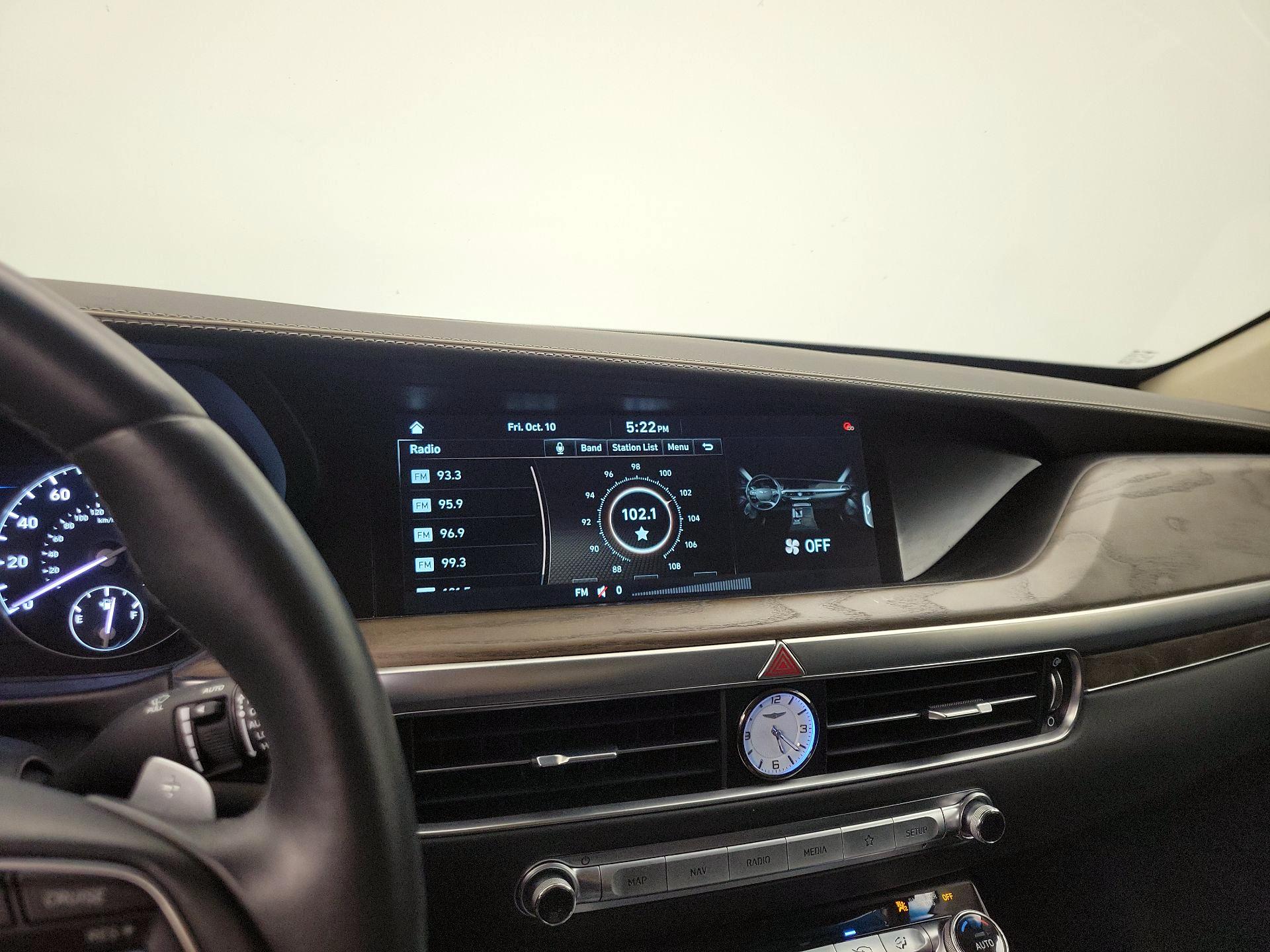 Thumbnail: 2022 Genesis G90 - 16