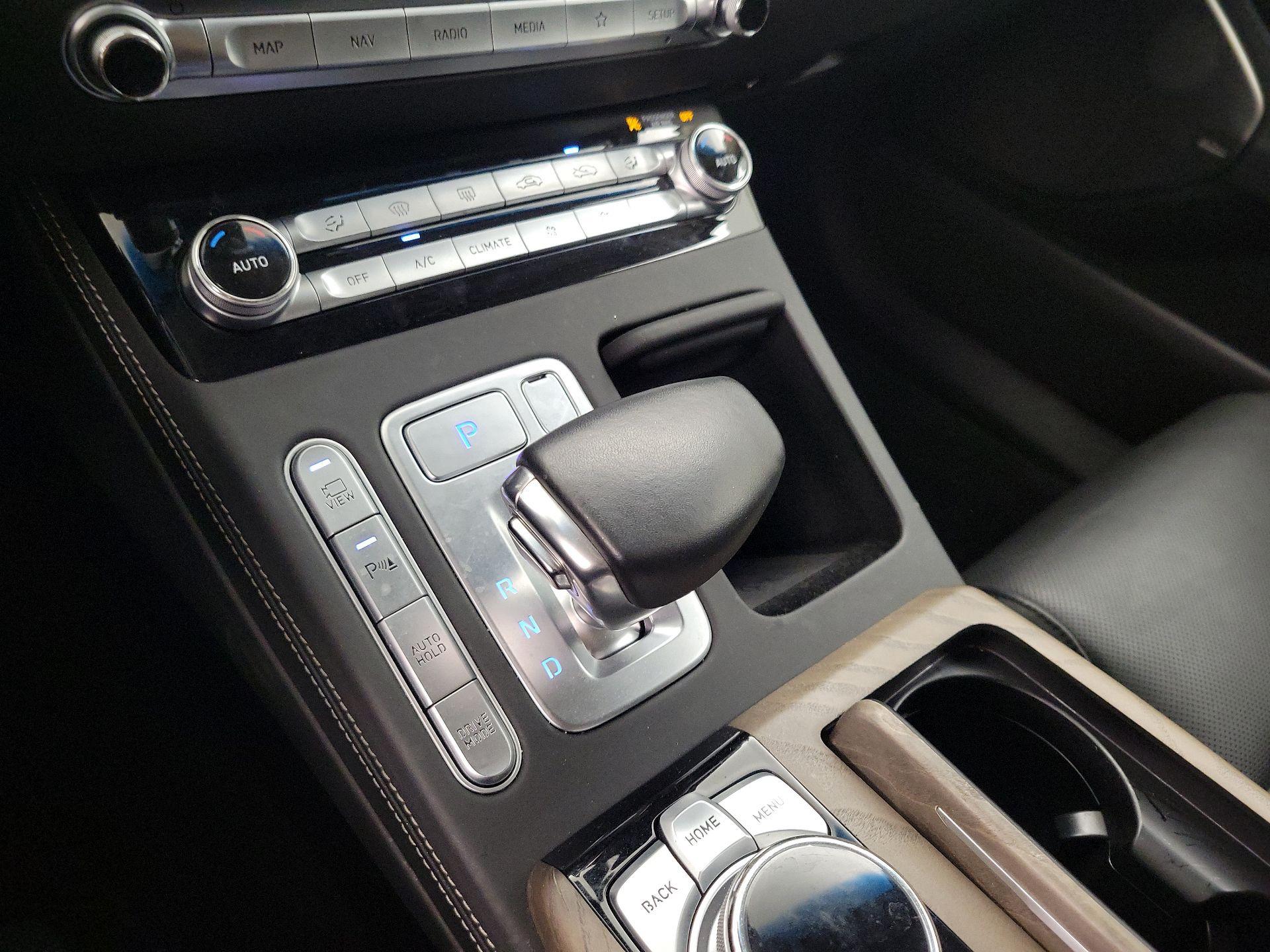 Thumbnail: 2022 Genesis G90 - 18