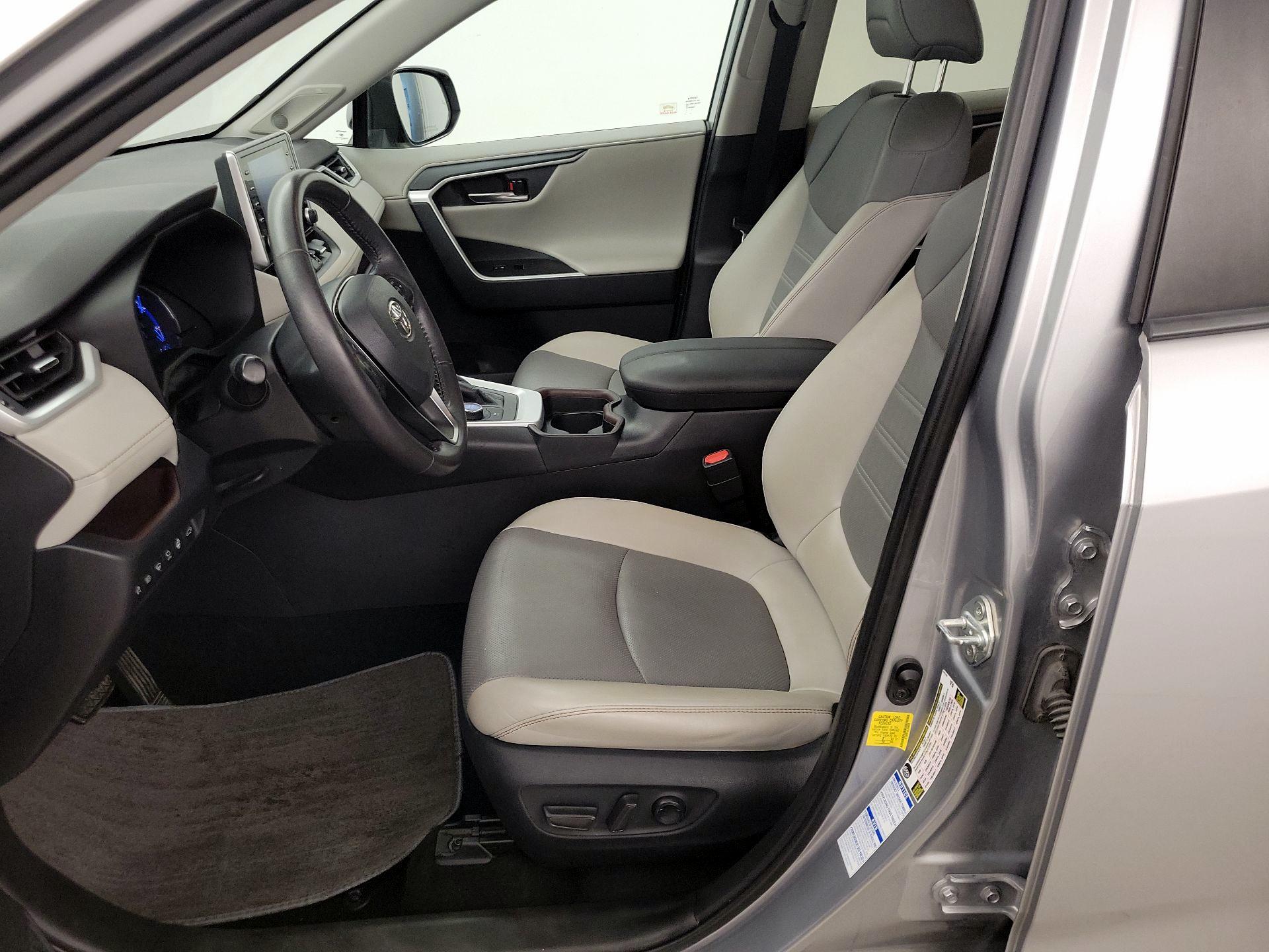 Thumbnail: 2020 Toyota RAV4 - 11