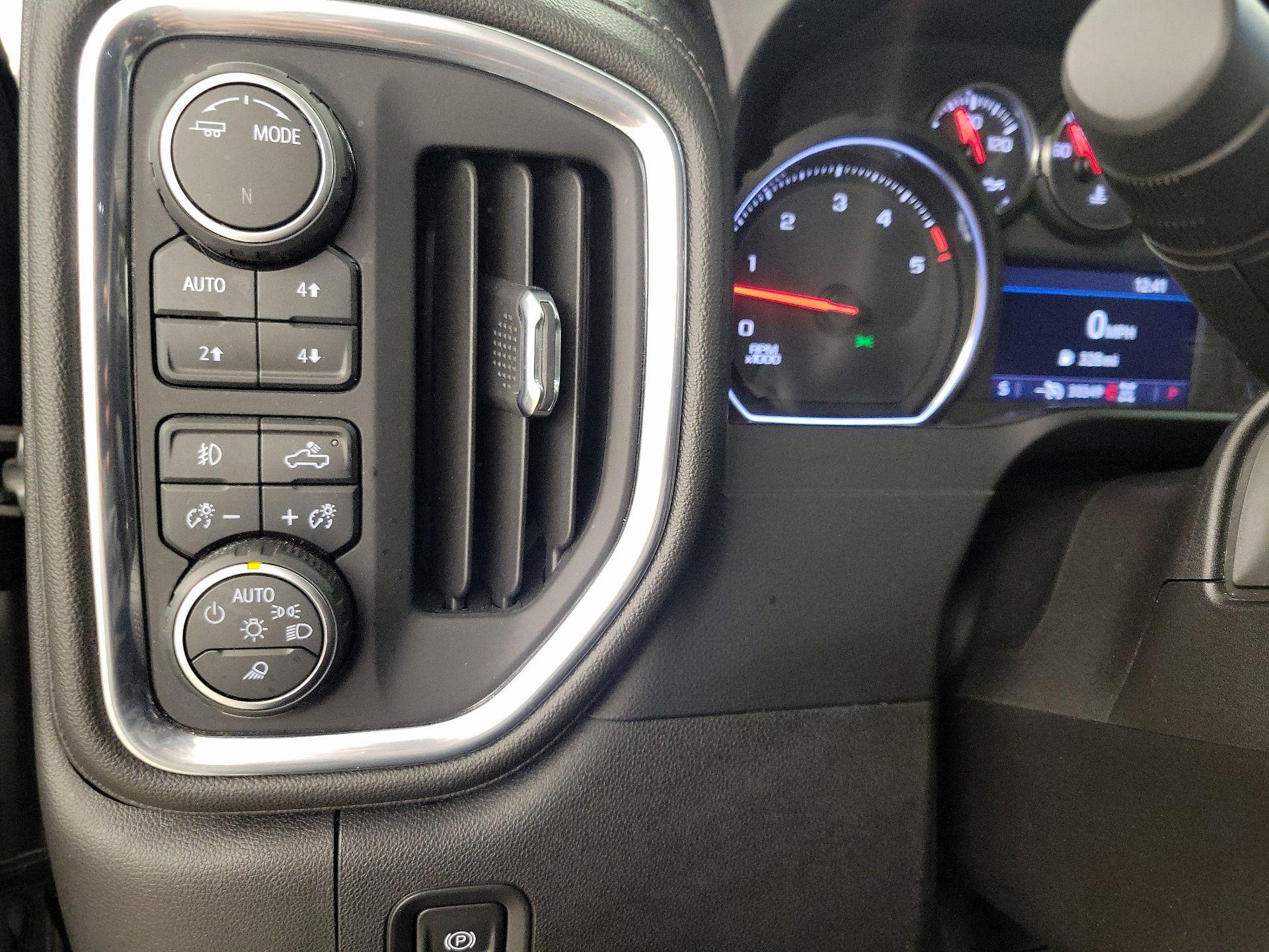 Thumbnail: 2022 Chevrolet Silverado 3500 - 13