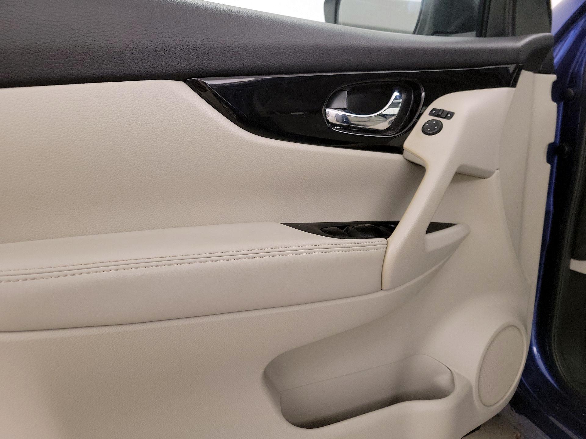 Thumbnail: 2021 Nissan Rogue Sport - 12