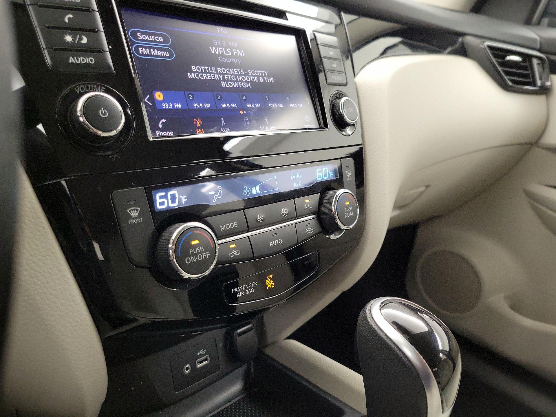 Thumbnail: 2021 Nissan Rogue Sport - 16
