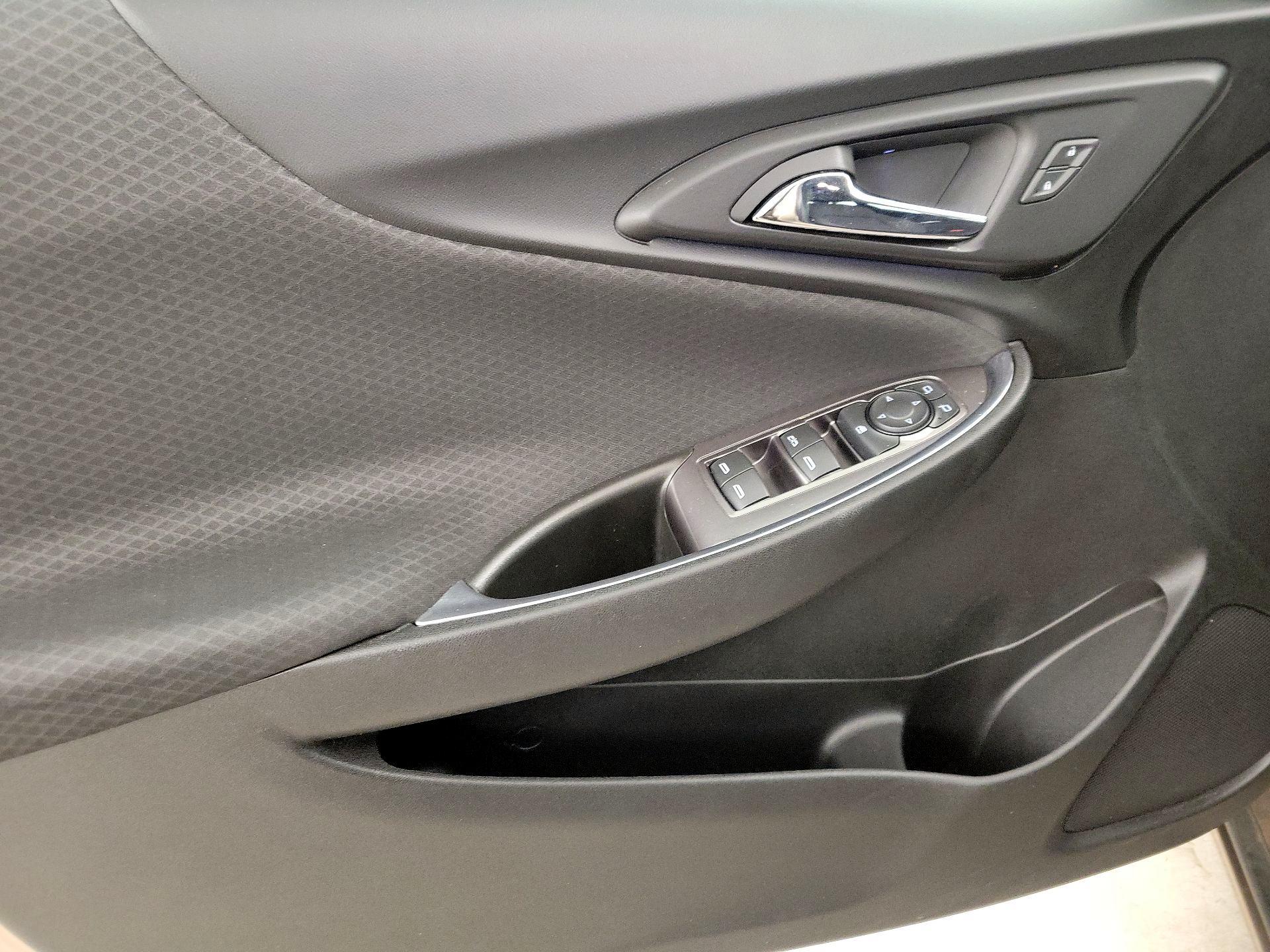 Thumbnail: 2018 Chevrolet Malibu - 12