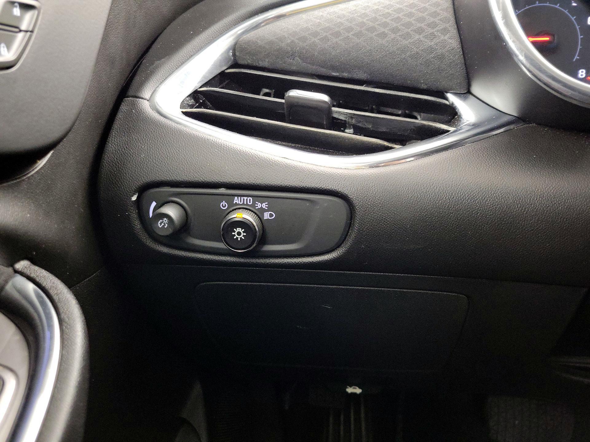 Thumbnail: 2018 Chevrolet Malibu - 13