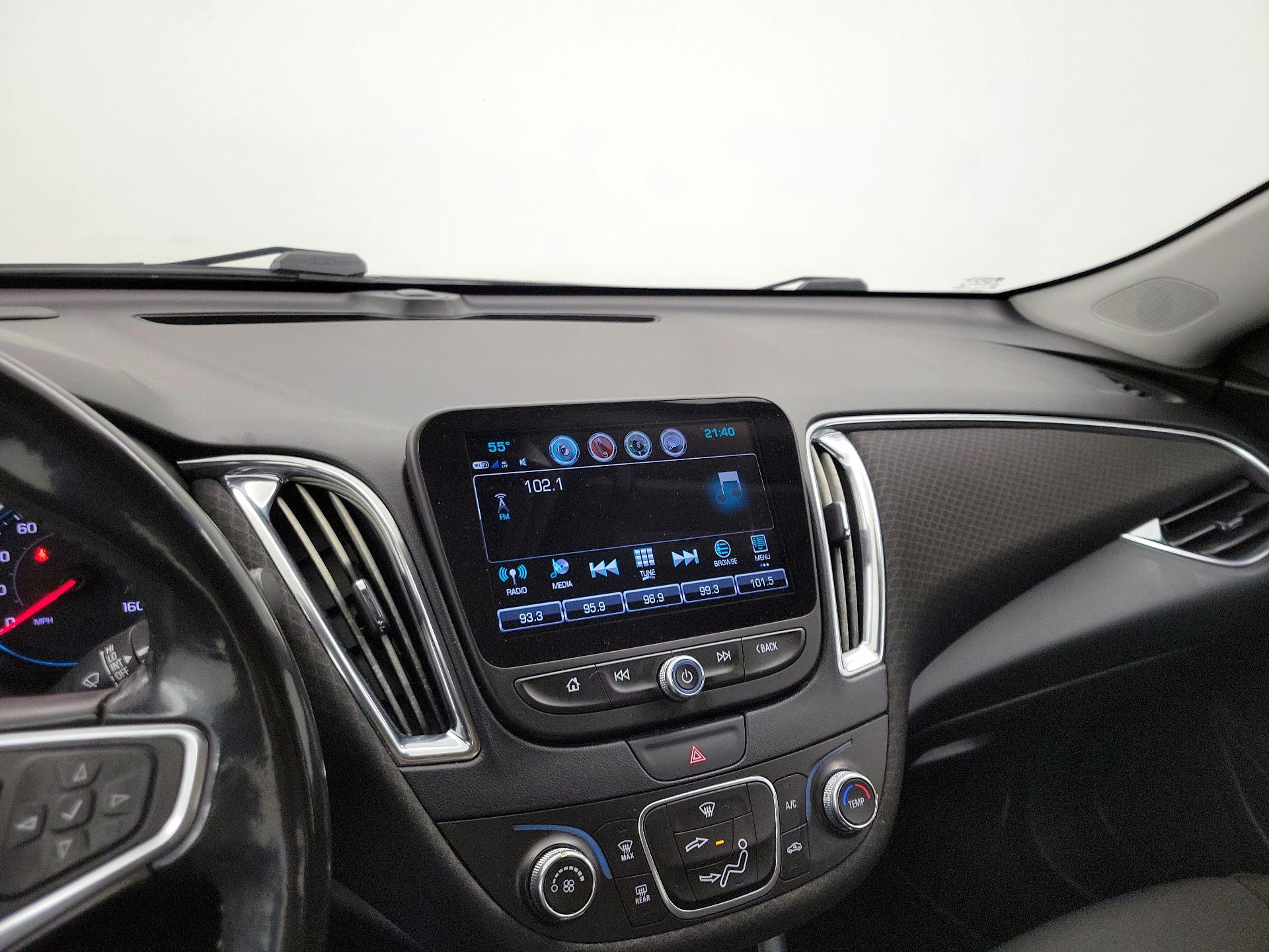 Thumbnail: 2018 Chevrolet Malibu - 15