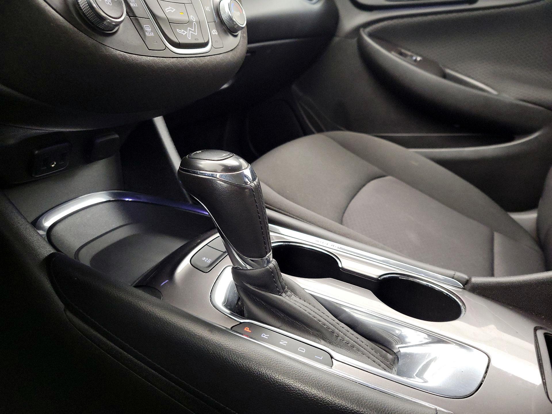 Thumbnail: 2018 Chevrolet Malibu - 17