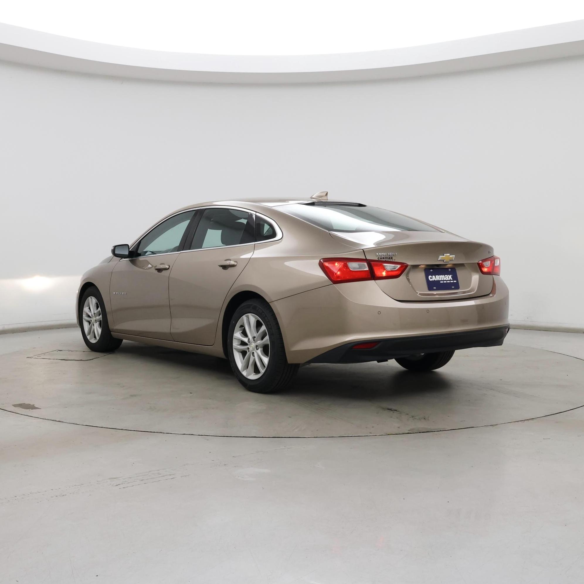 Thumbnail: 2018 Chevrolet Malibu - 2