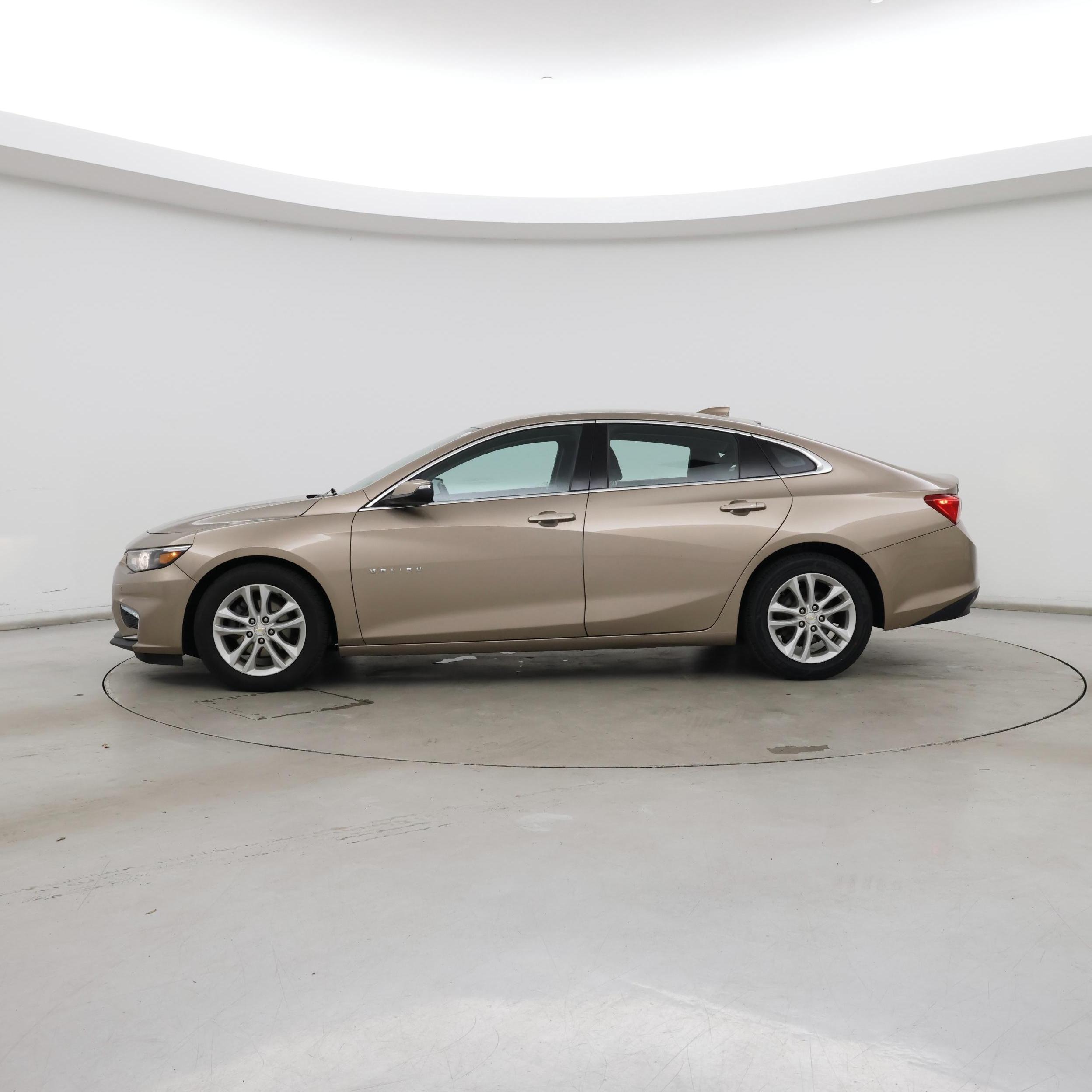 Thumbnail: 2018 Chevrolet Malibu - 3