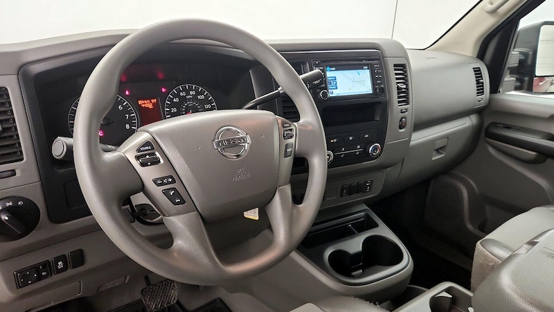 2016 Nissan NV 3500 S 9