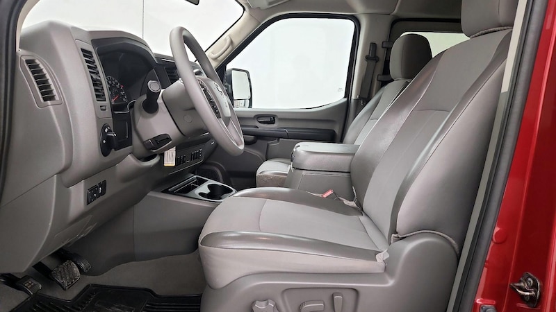 2016 Nissan NV 3500 S 11