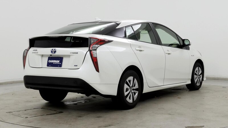 2016 Toyota Prius Two 8