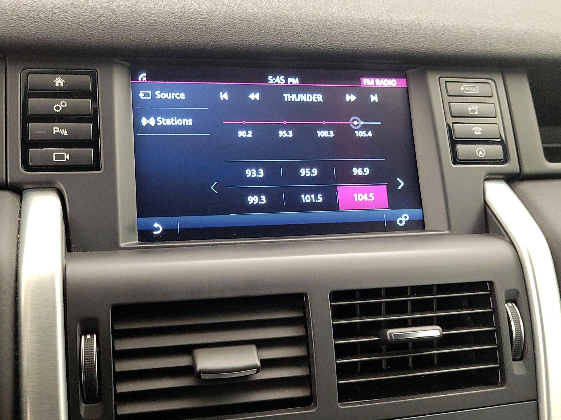 Thumbnail: 2019 Land Rover Discovery Sport - 16