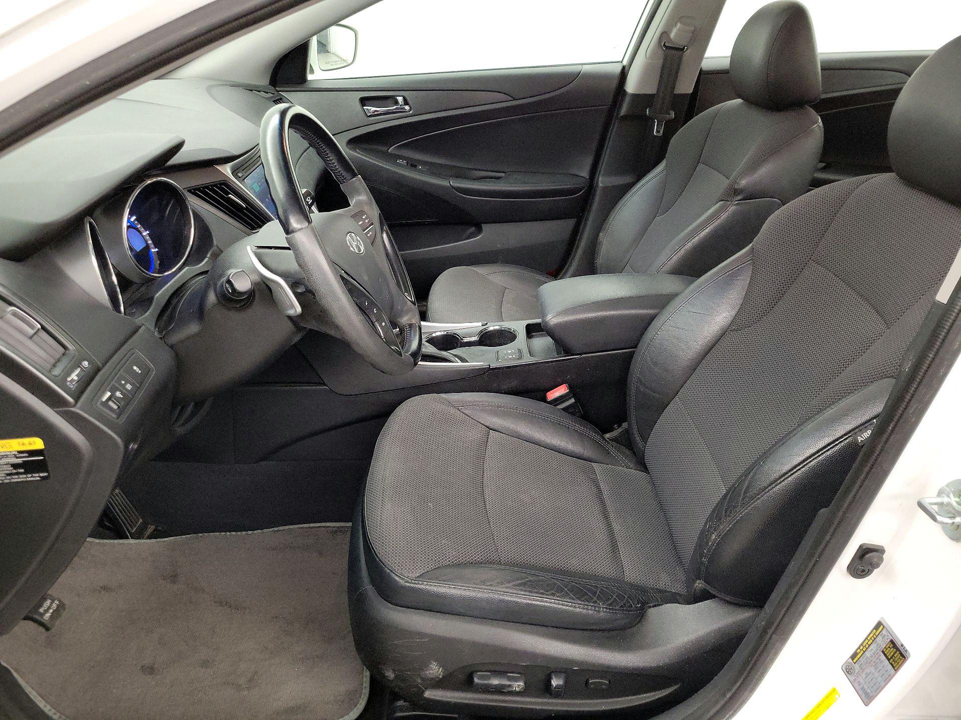 Thumbnail: 2013 Hyundai Sonata - 11