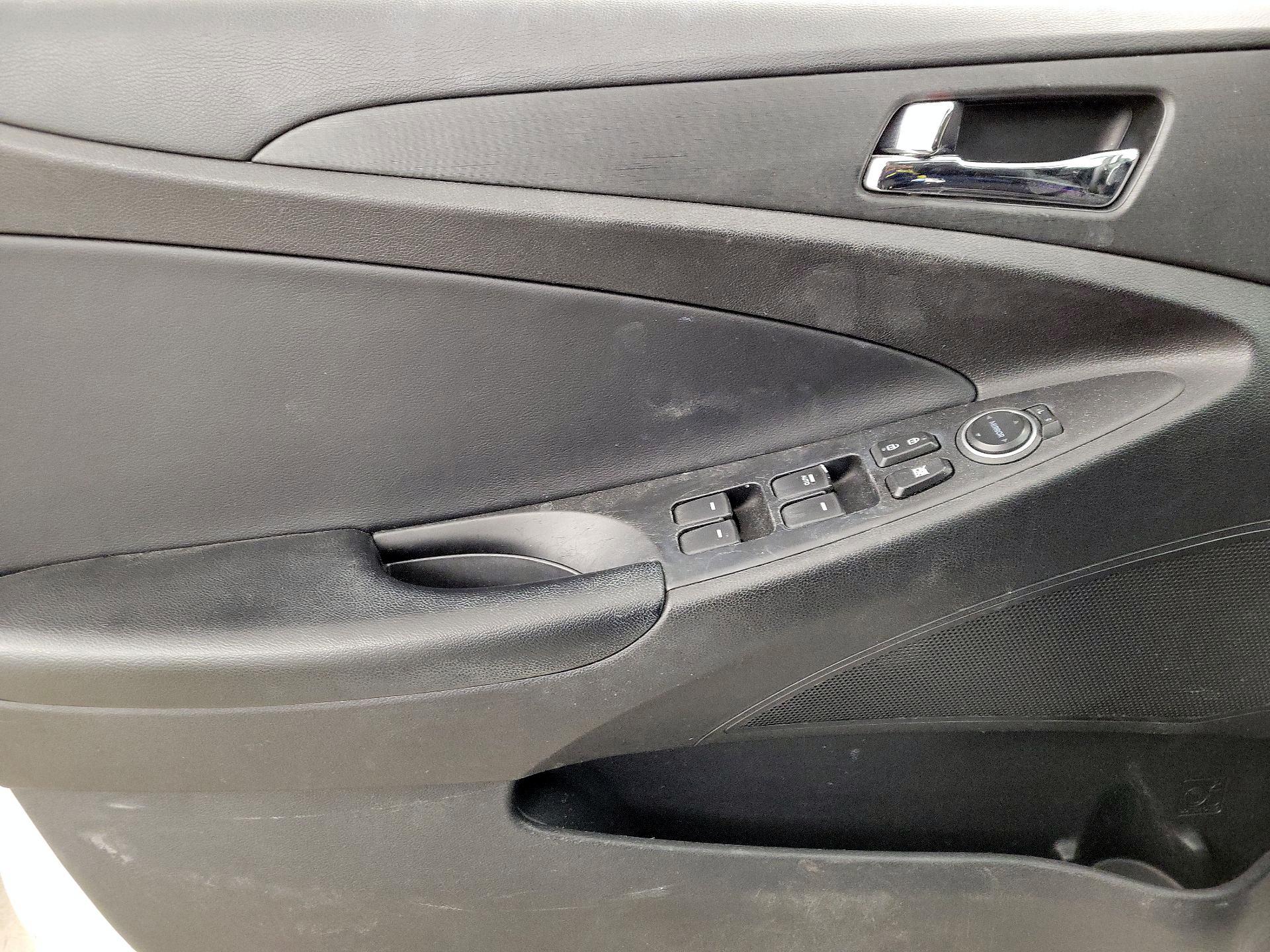Thumbnail: 2013 Hyundai Sonata - 12