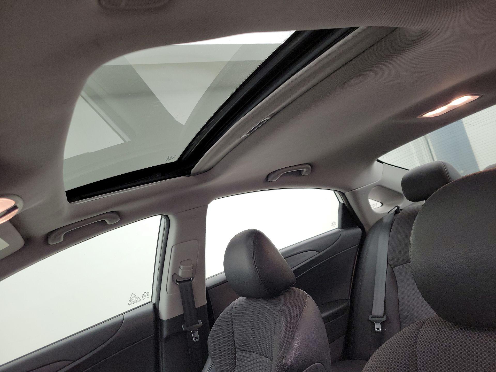 Thumbnail: 2013 Hyundai Sonata - 19