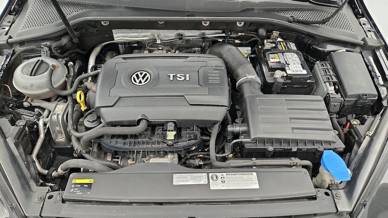 2015 Volkswagen Golf SEL 23