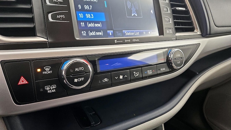 2019 Toyota Highlander XLE 16