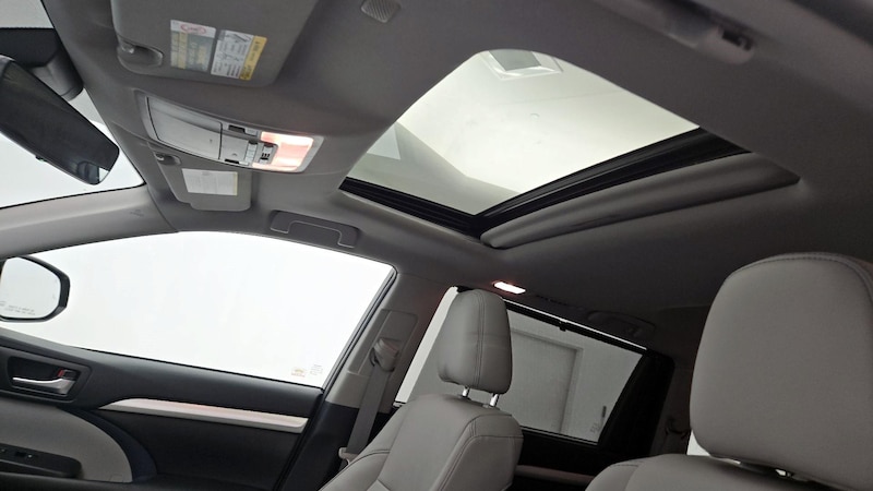2019 Toyota Highlander XLE 19