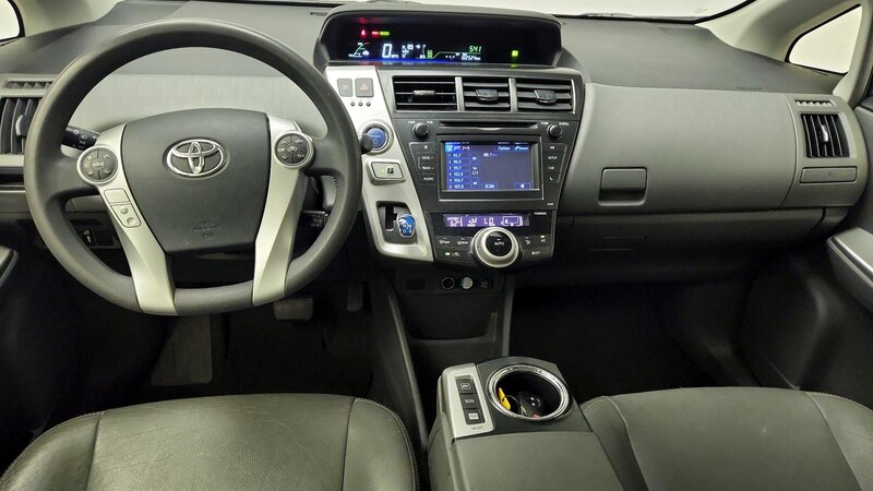 2013 Toyota Prius v Two 9